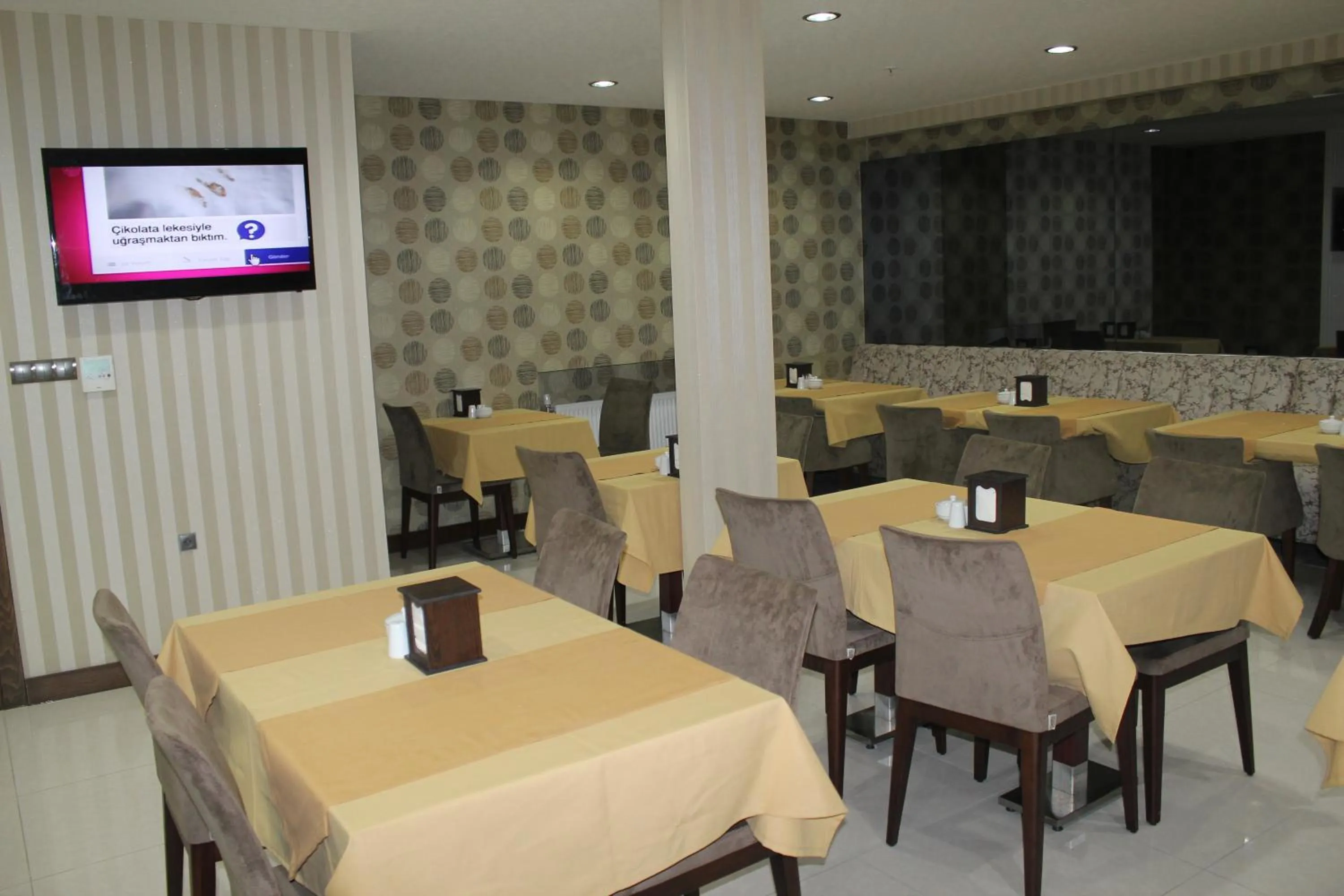 Restaurant/places to eat in Prens Hotel