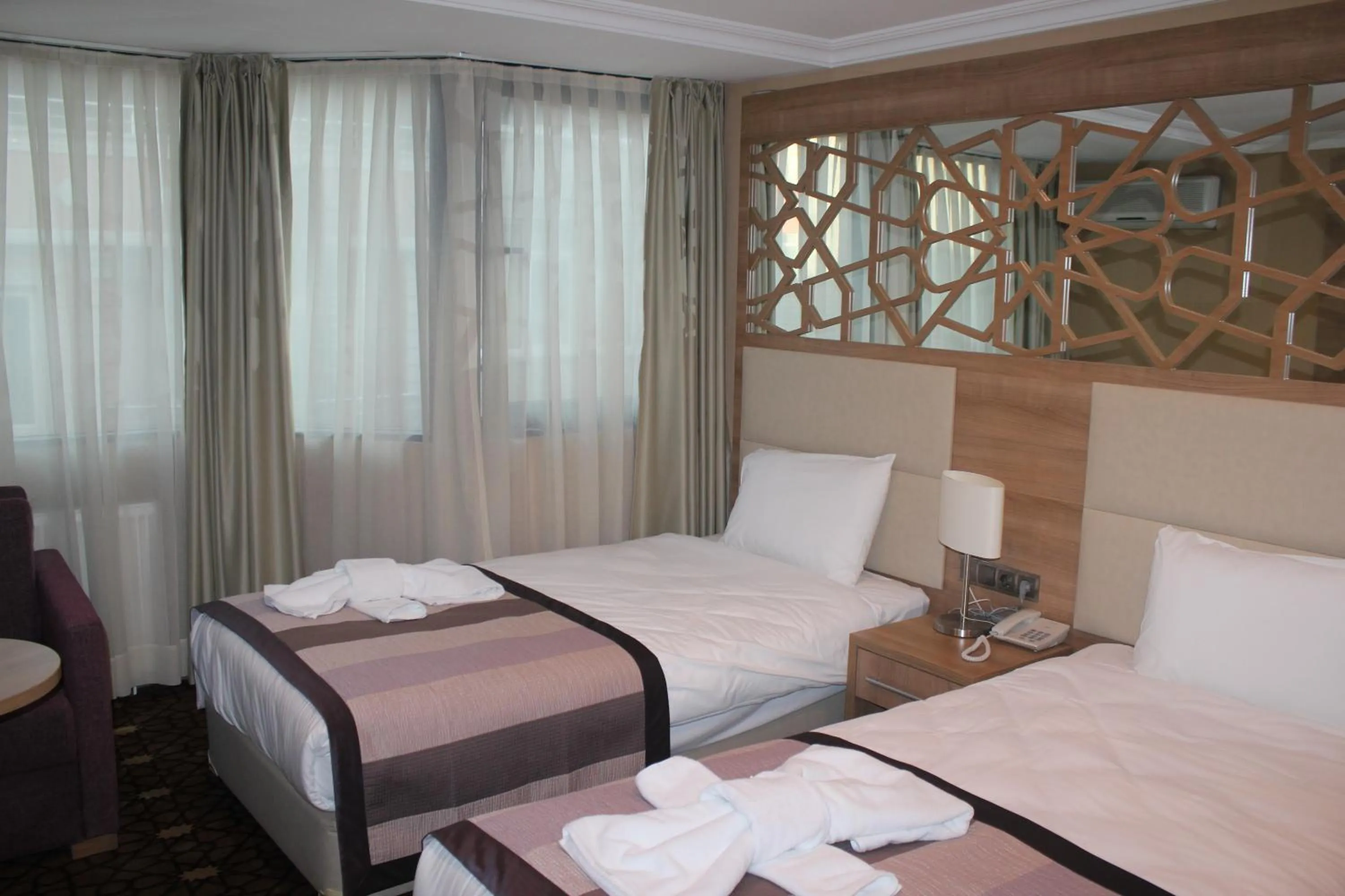 Shower, Bed in Prens Hotel