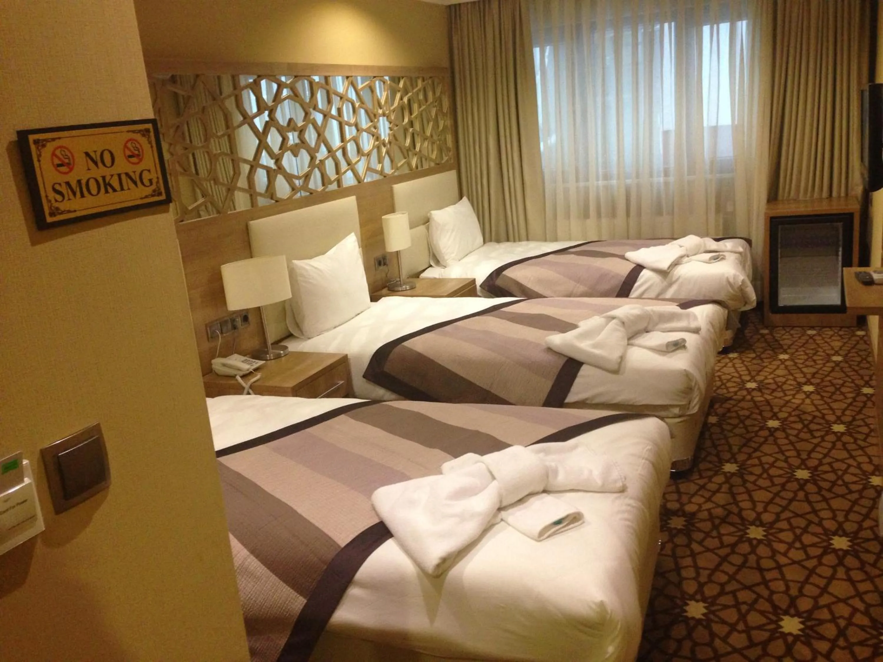 Shower, Bed in Prens Hotel