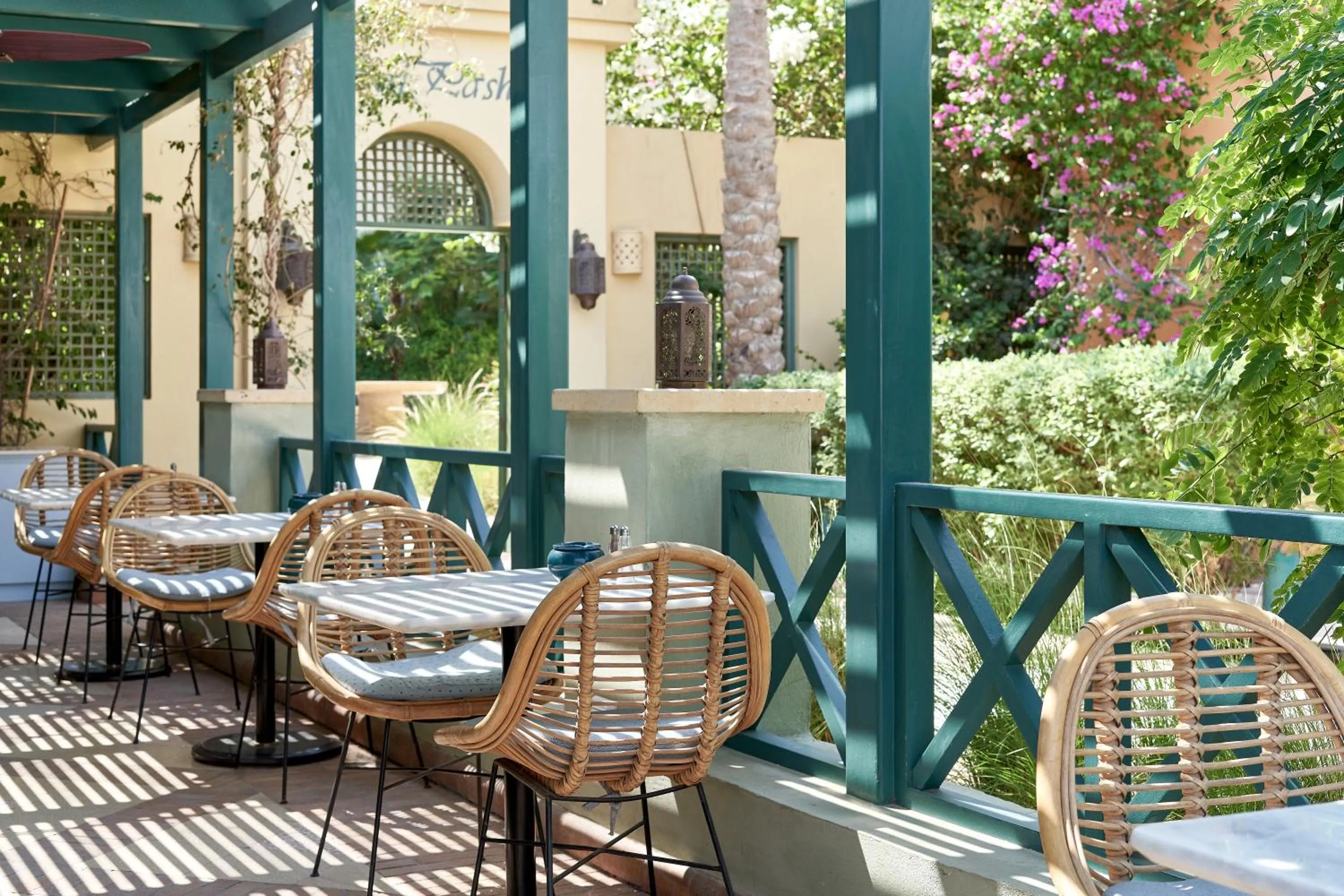 Restaurant/places to eat in Ali Pasha Hotel