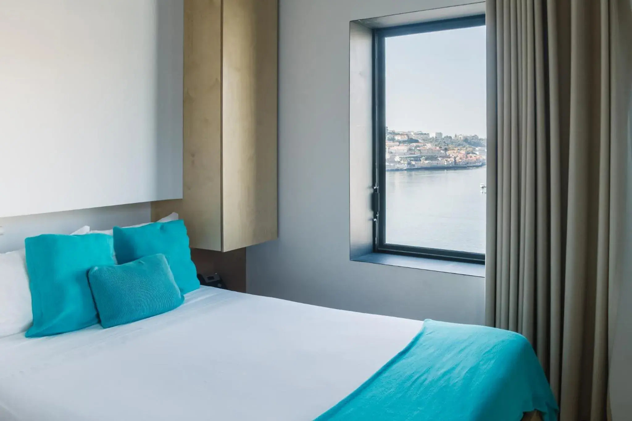 Shower, Bed in Oh! Porto Apartments Shower, Bed in Oh! Porto Apartments