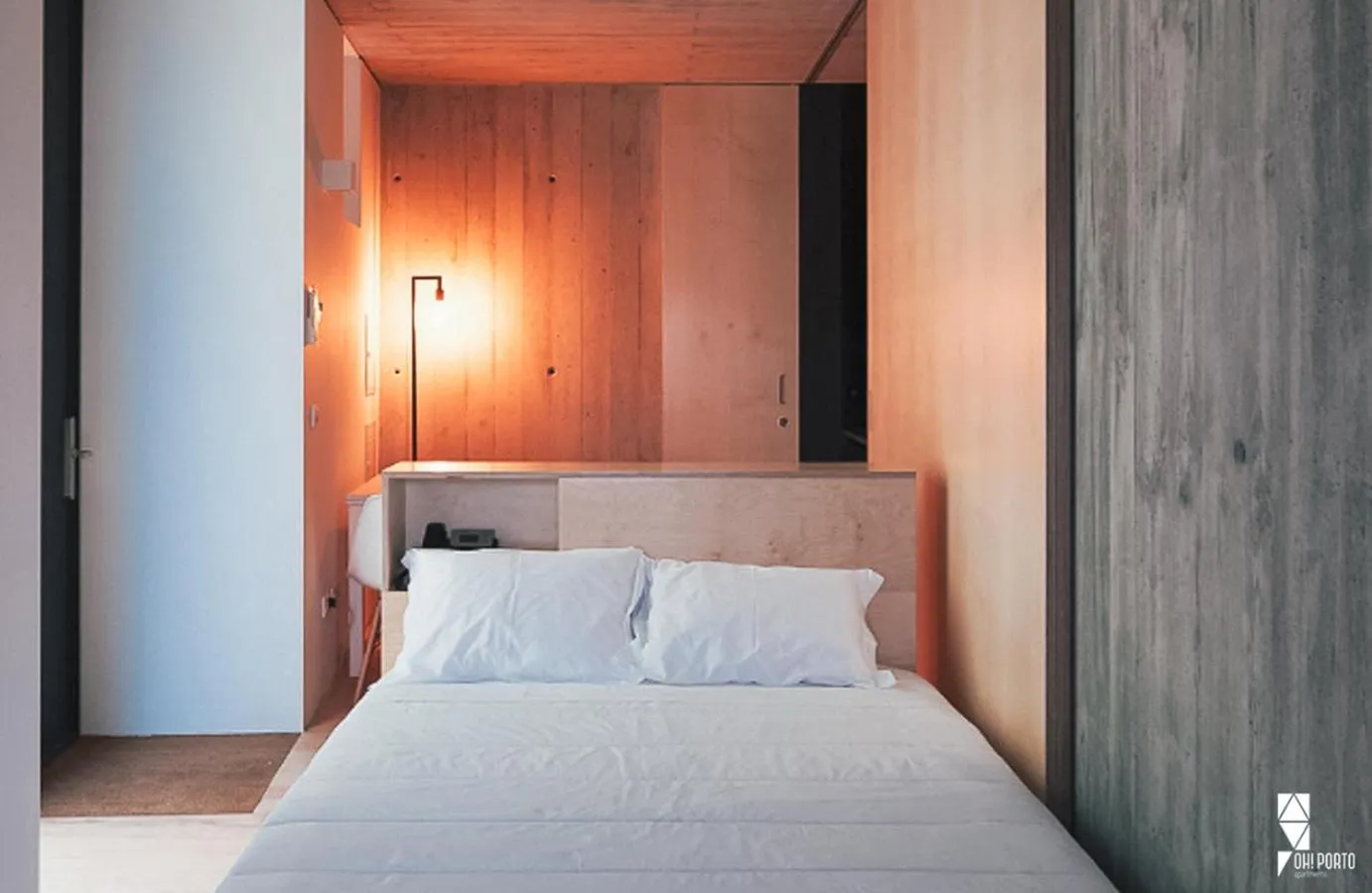 Shower, Bed in Oh! Porto Apartments