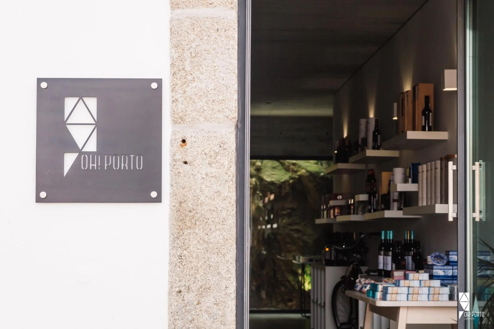 Logo/Certificate/Sign in Oh! Porto Apartments