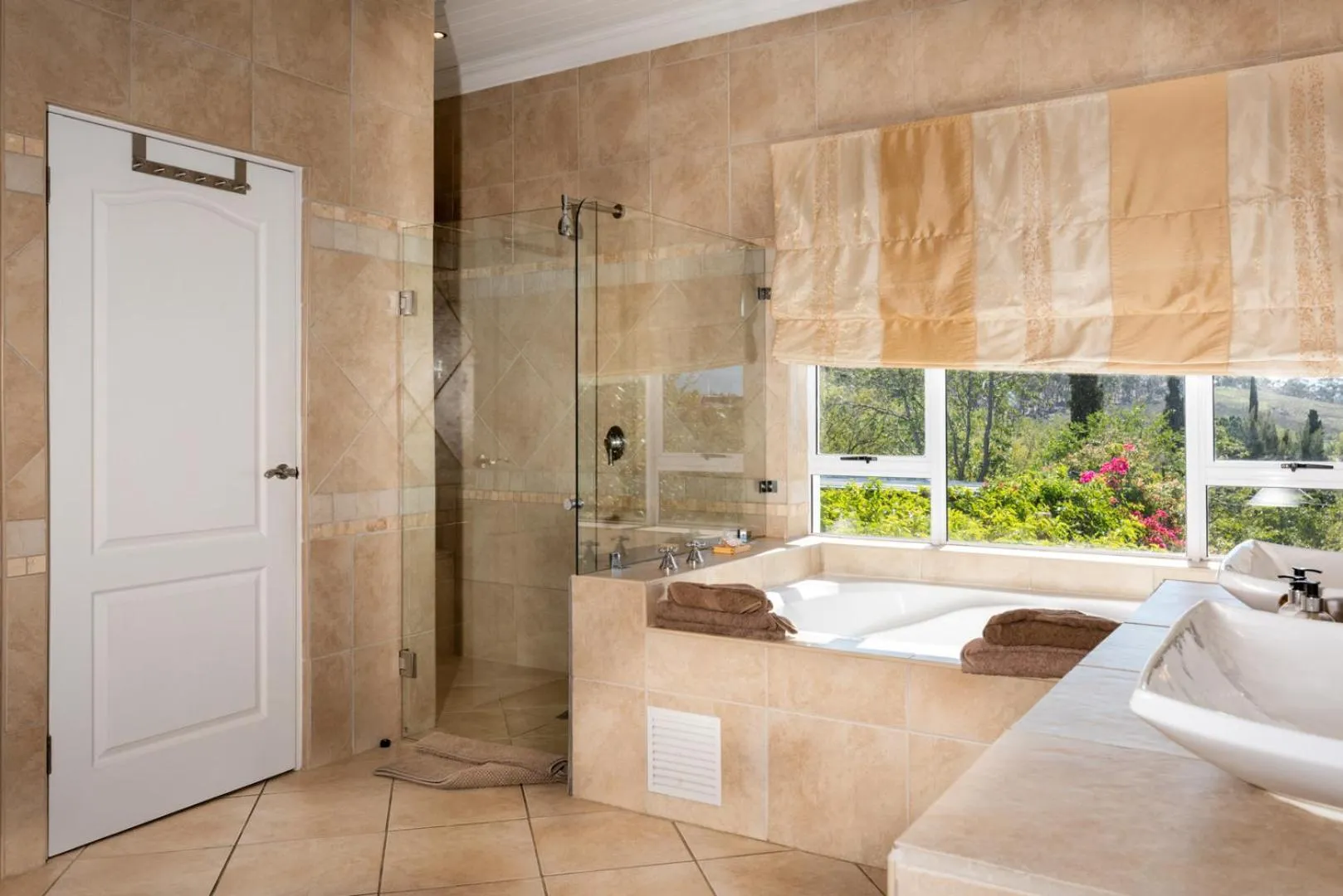 Shower in African Tulip Guesthouse