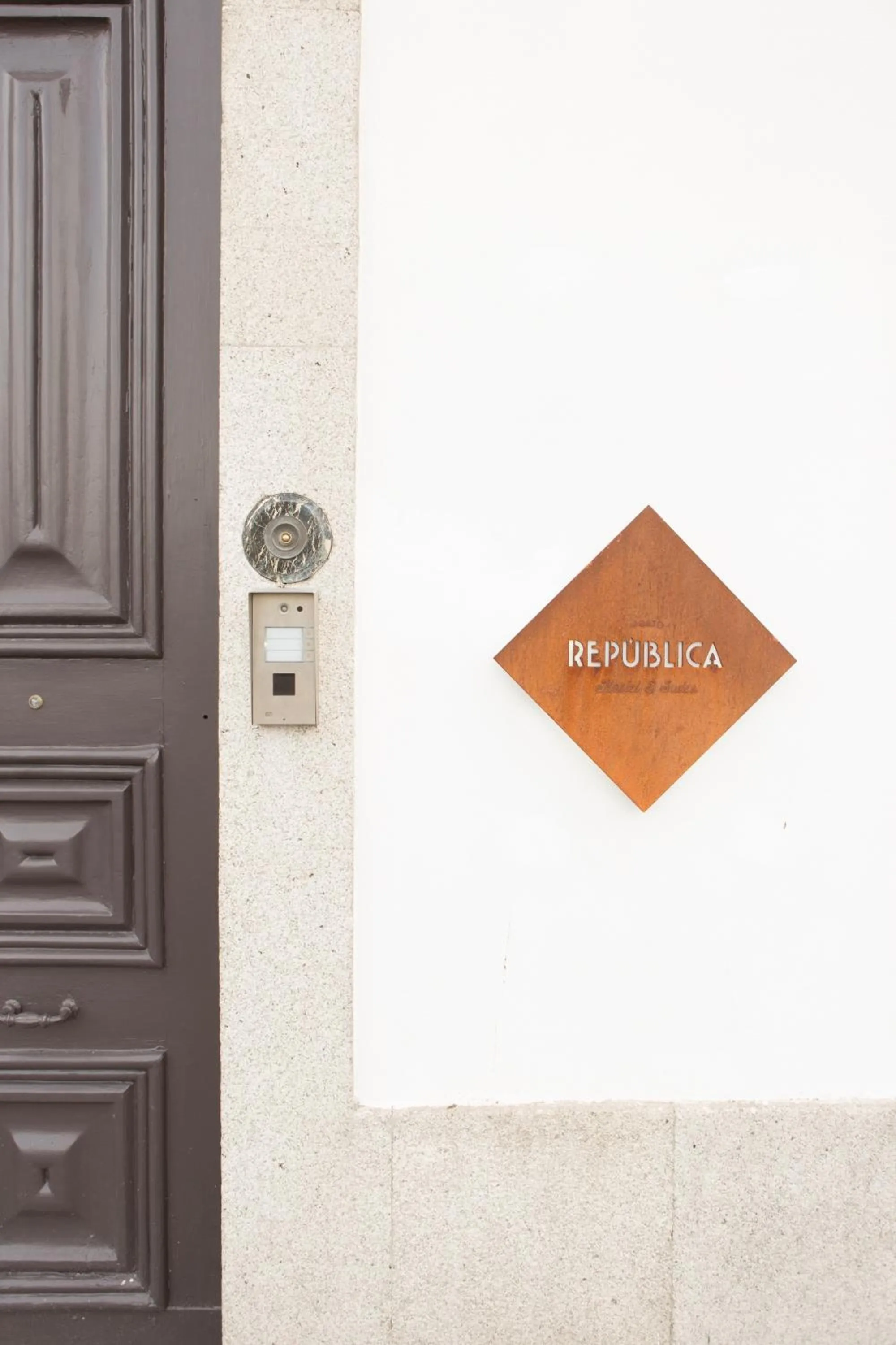 Facade/entrance in Porto Republica Hostel & Suites