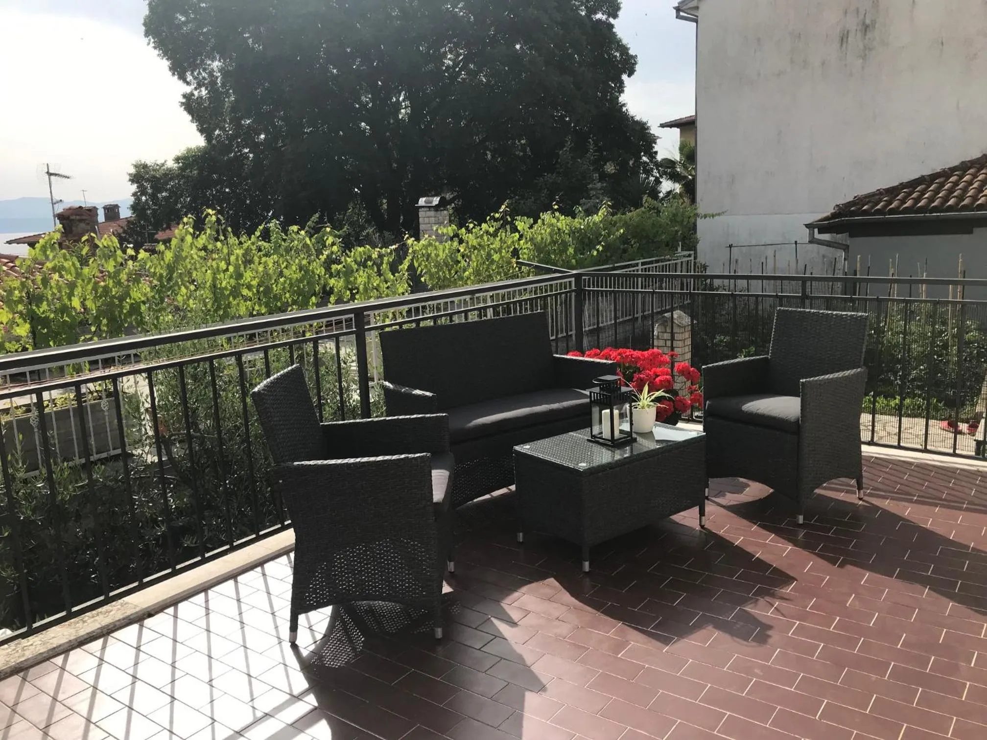 Apartments Mirna with parking