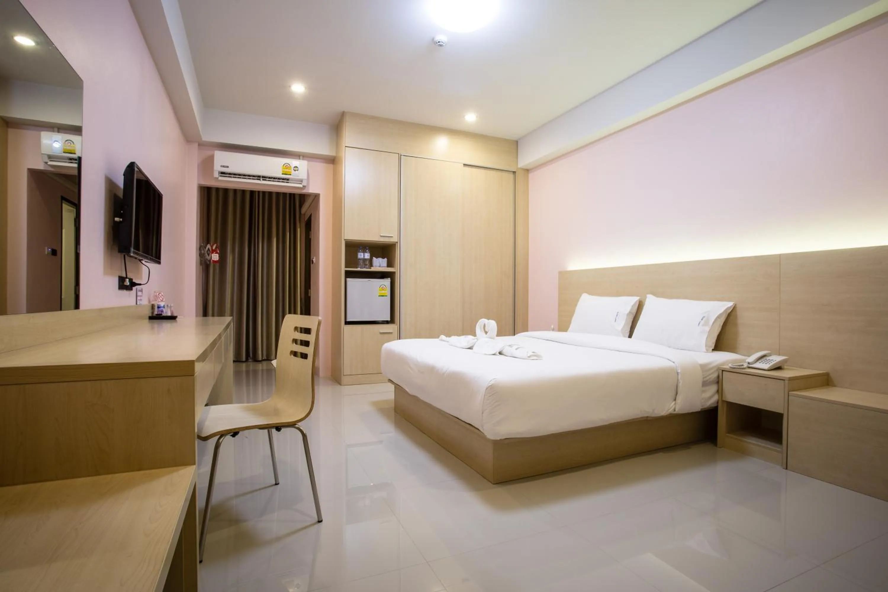 Property building, Bed in Unity Hotel