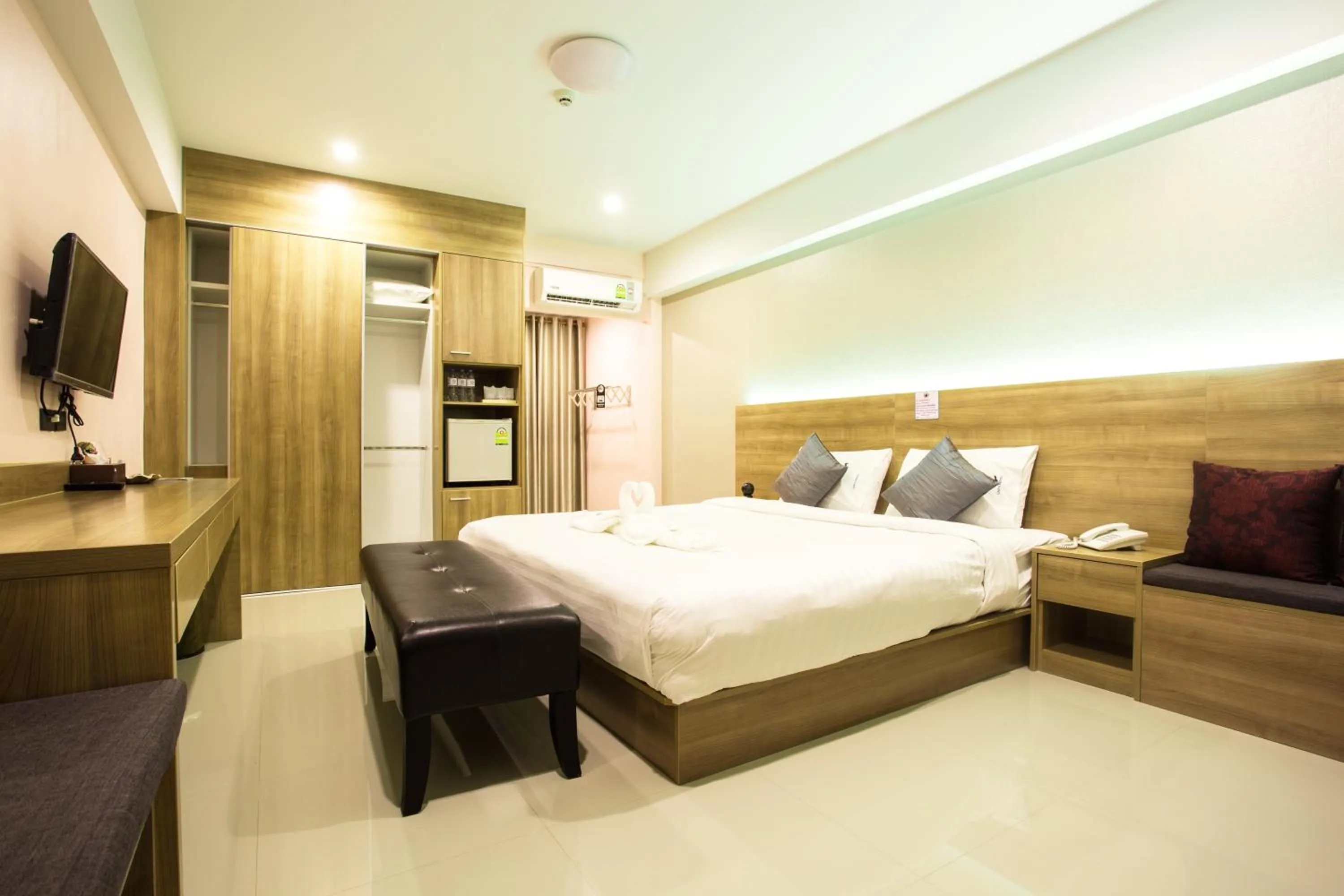 Property building, Bed in Unity Hotel