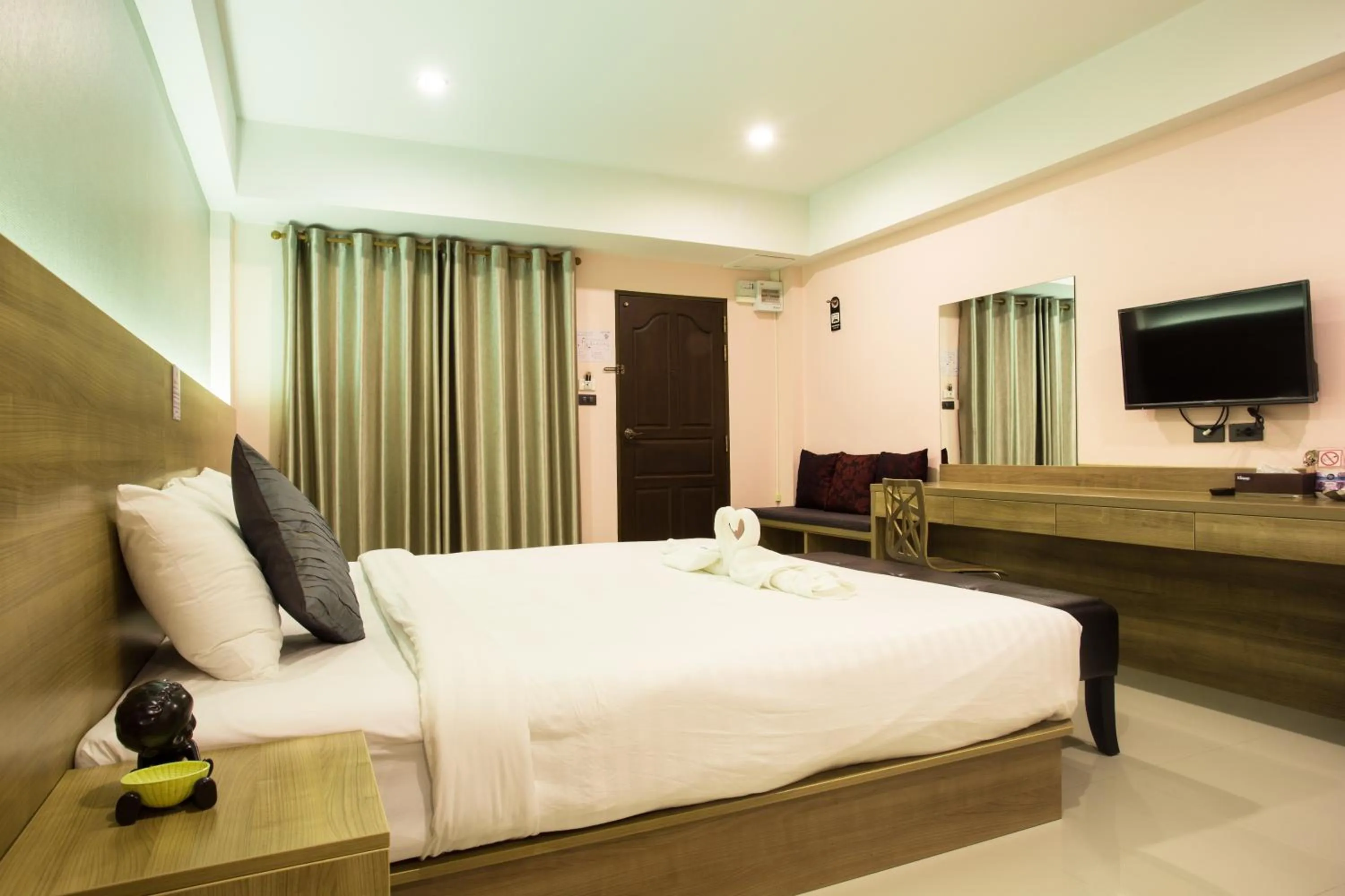 Property building, Bed in Unity Hotel