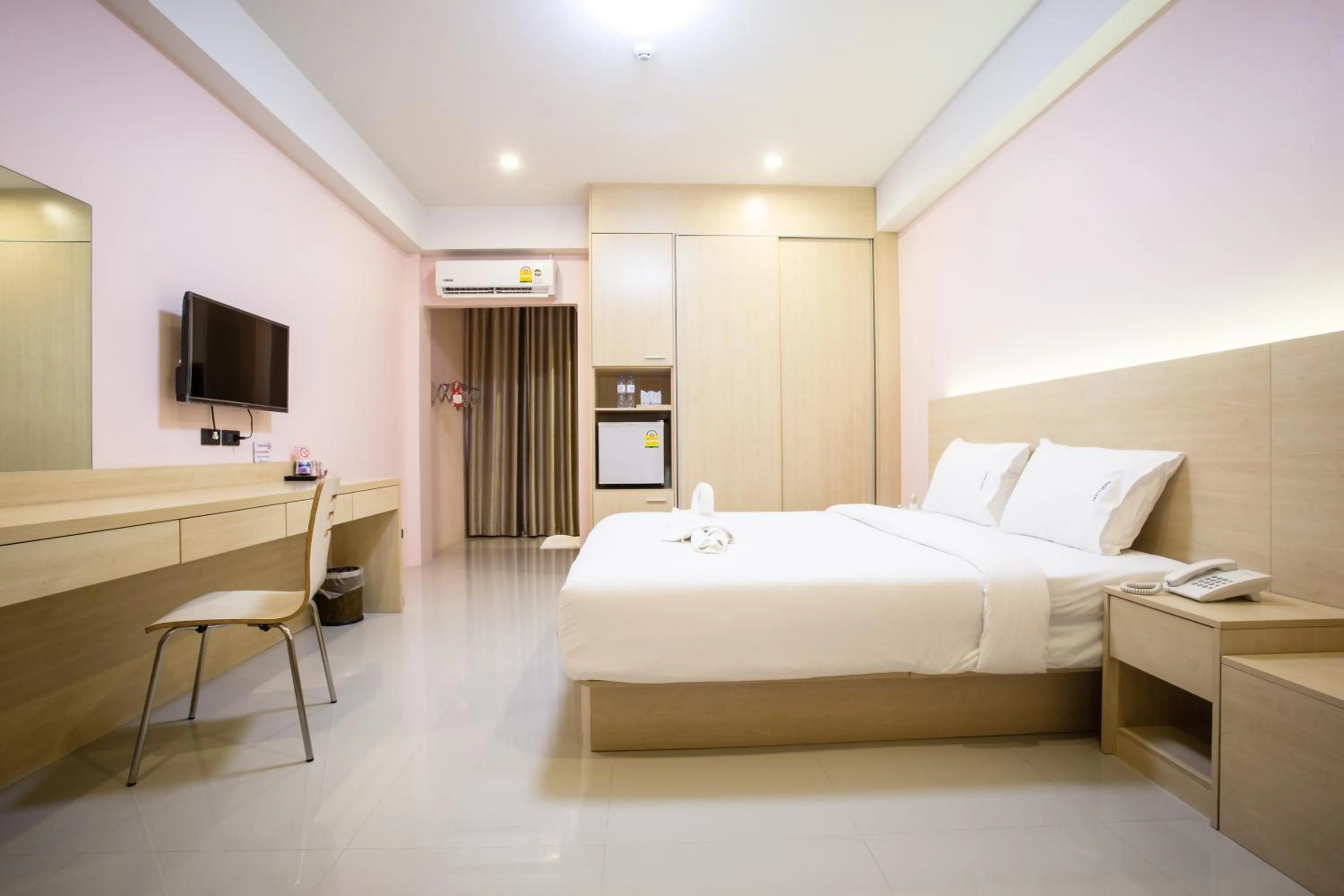 Property building, Bed in Unity Hotel