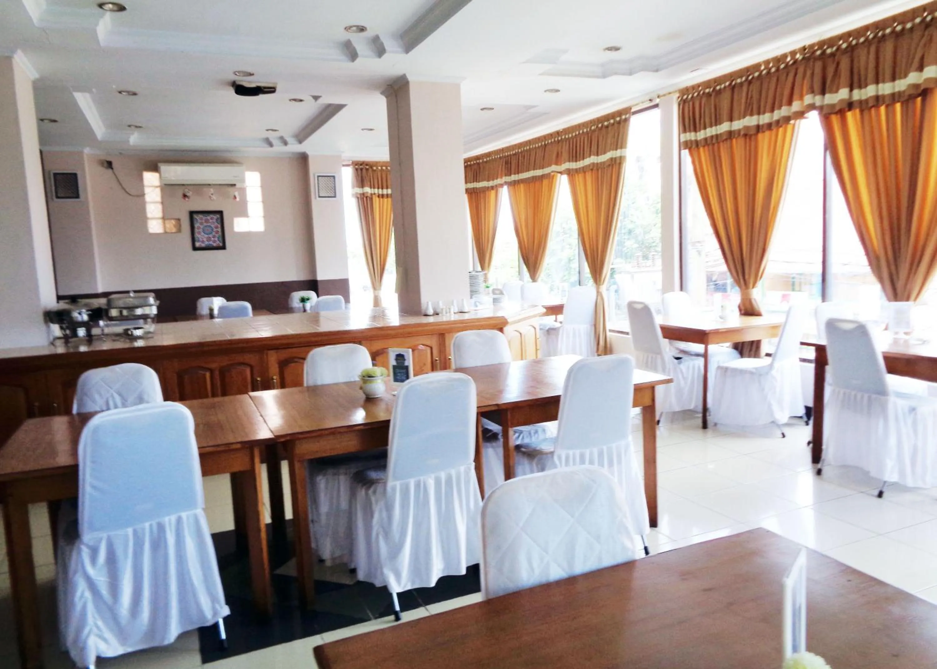 Restaurant/places to eat in RedDoorz Syariah at Grand Taufiq Tarakan