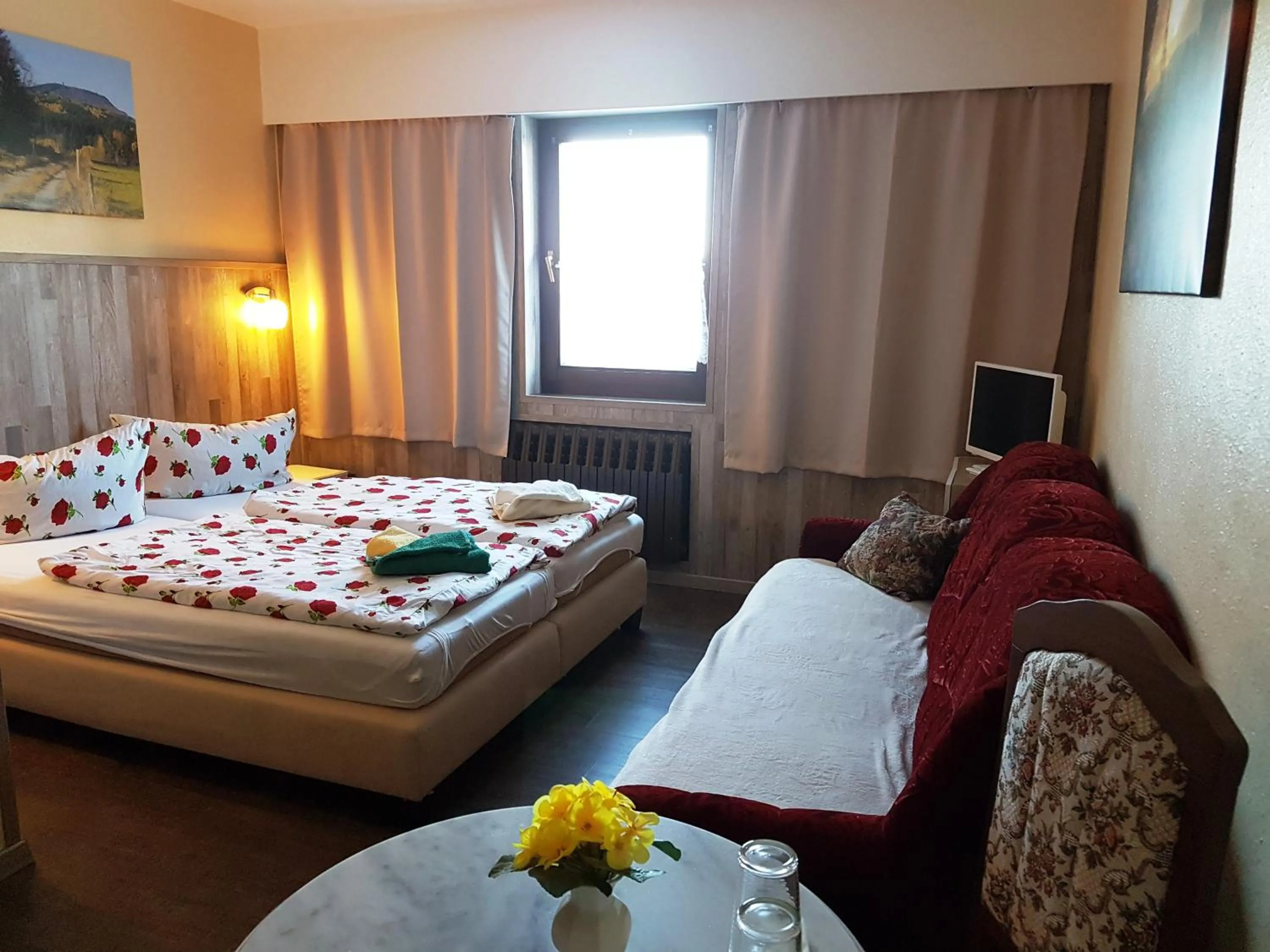 Photo of the whole room, Bed in Gästehaus Hutweide