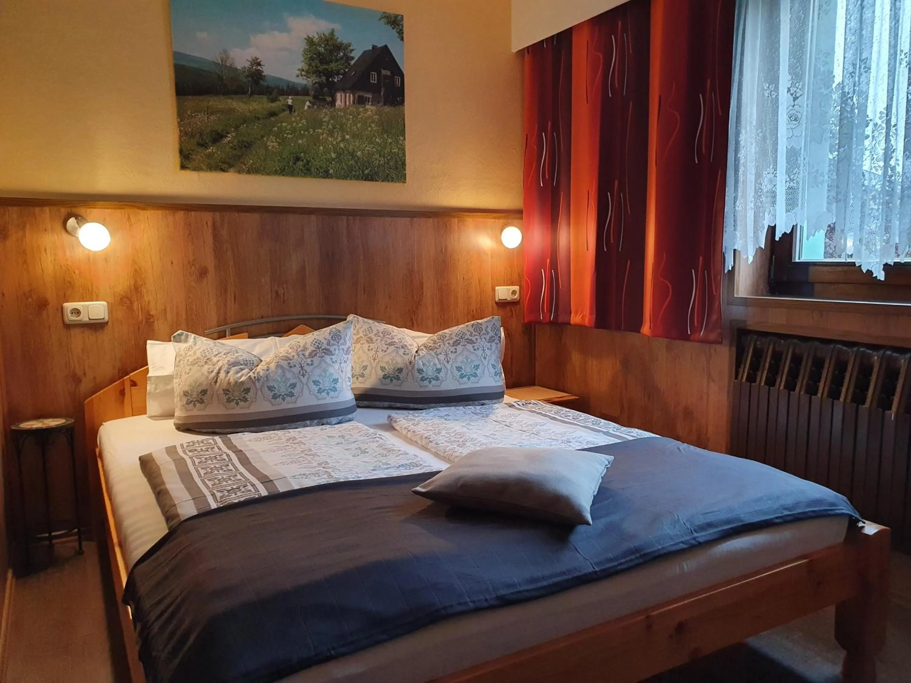 Photo of the whole room, Bed in Gästehaus Hutweide