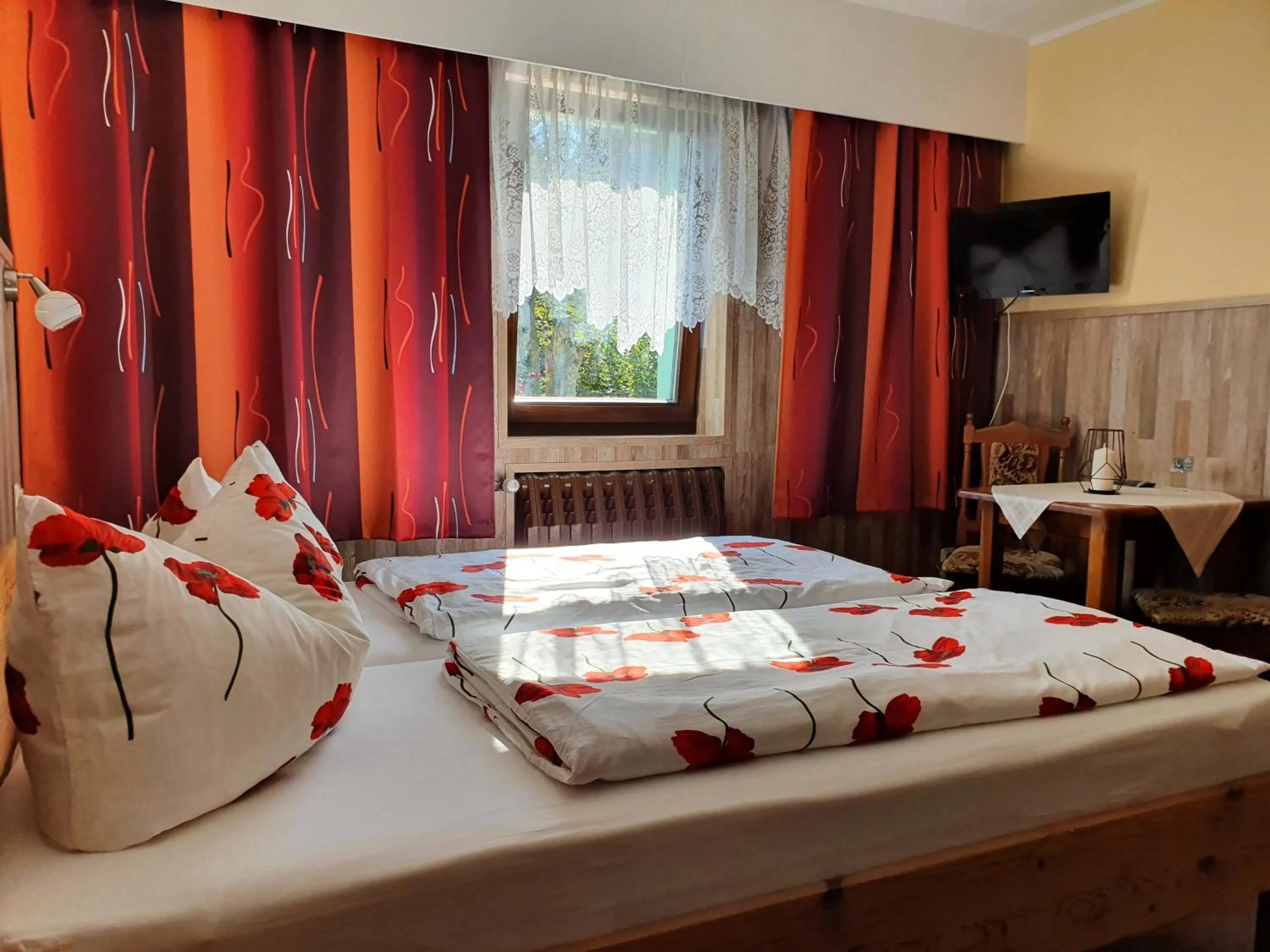Photo of the whole room, Bed in Gästehaus Hutweide