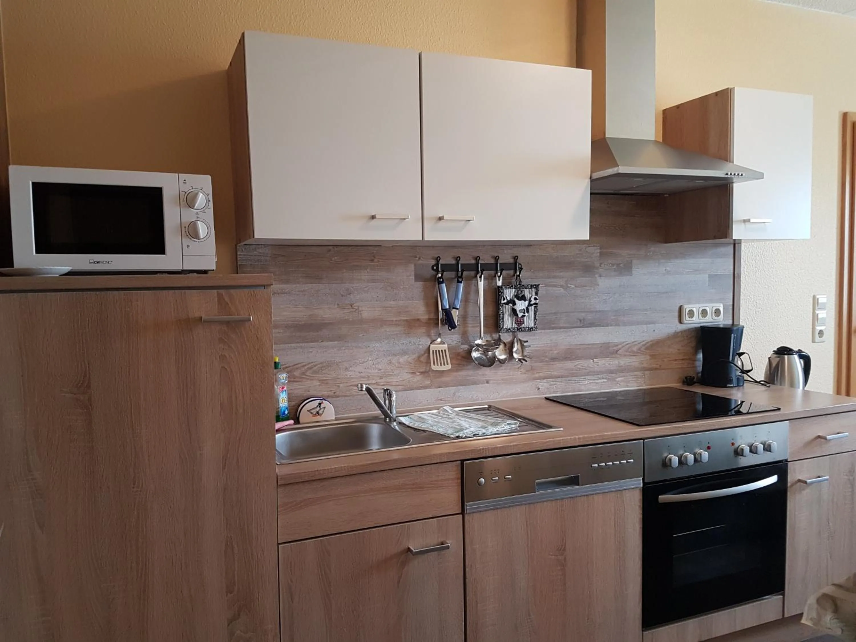 Kitchen or kitchenette in Gästehaus Hutweide