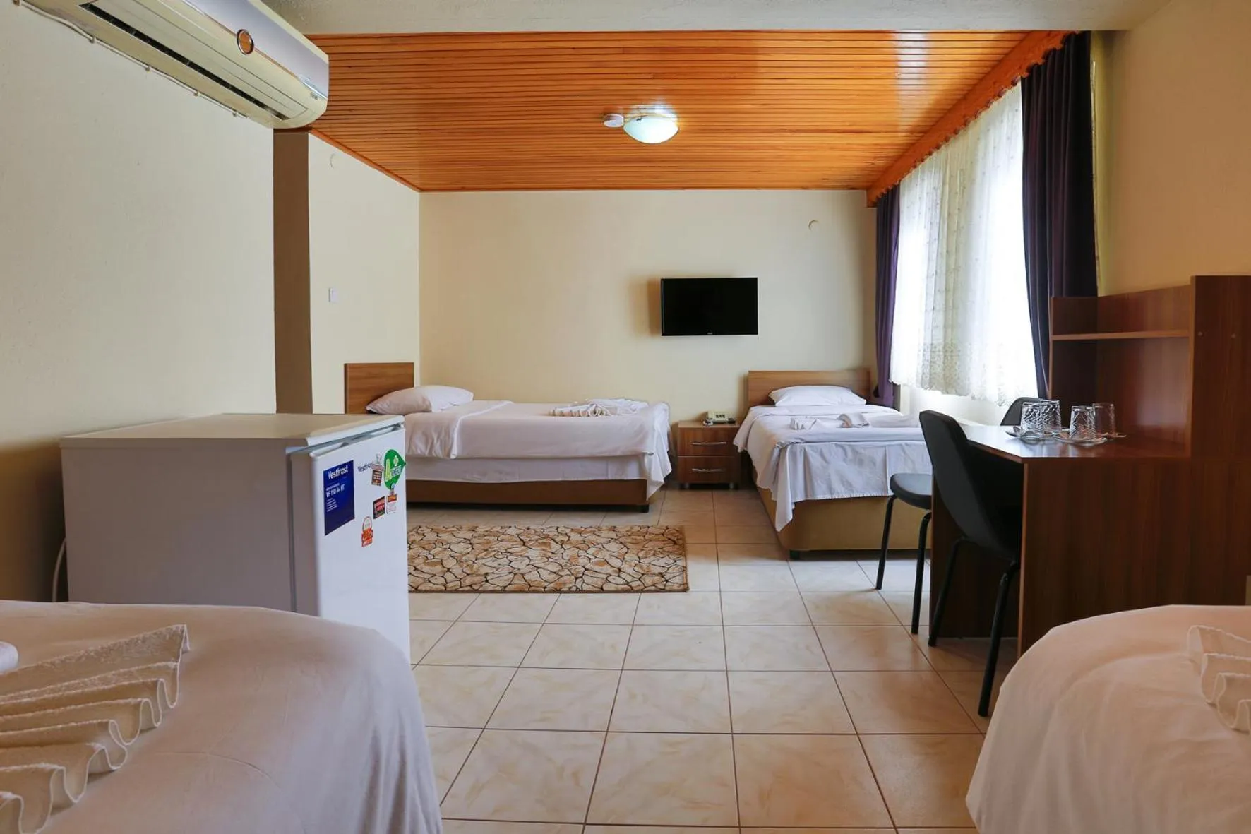 Photo of the whole room, Bed in Gizem Pansiyon