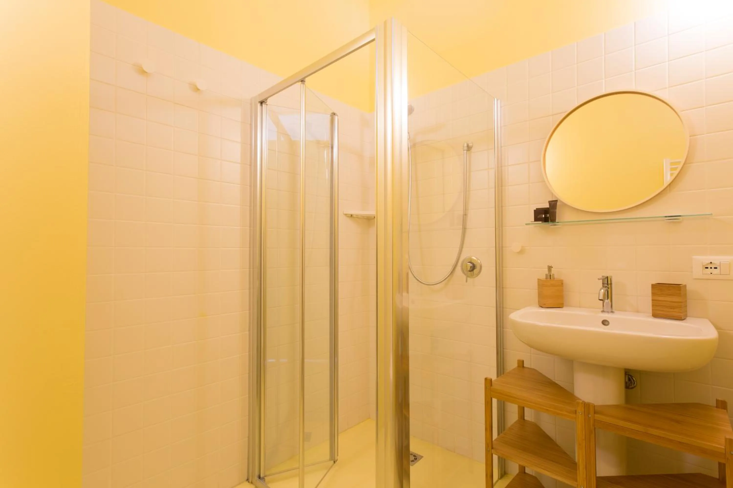 Shower in Residence Itaca