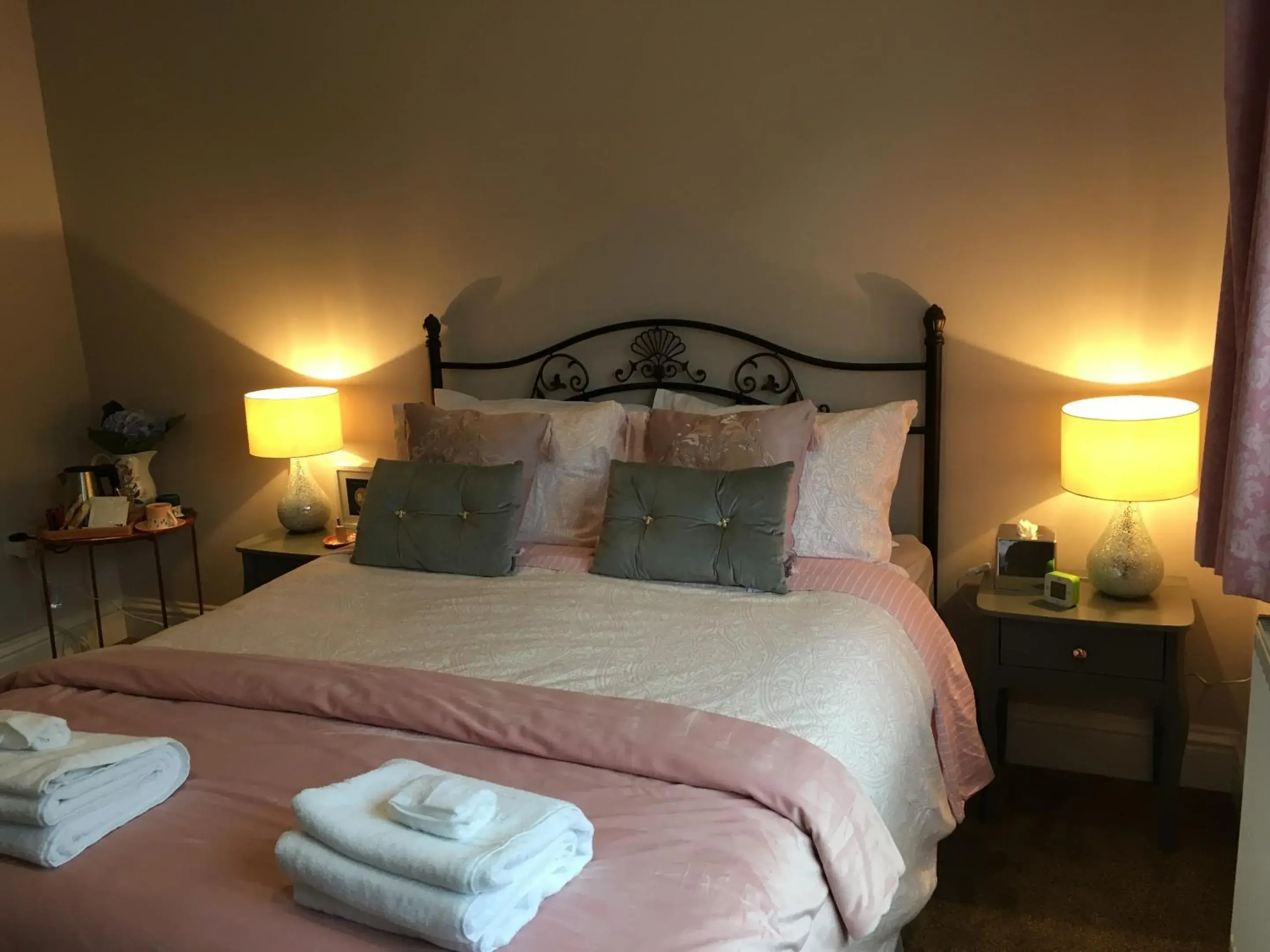 Bedroom, Bed in Leafy Suburban Bed and Breakfast Bedroom, Bed in Leafy Suburban Bed and Breakfast