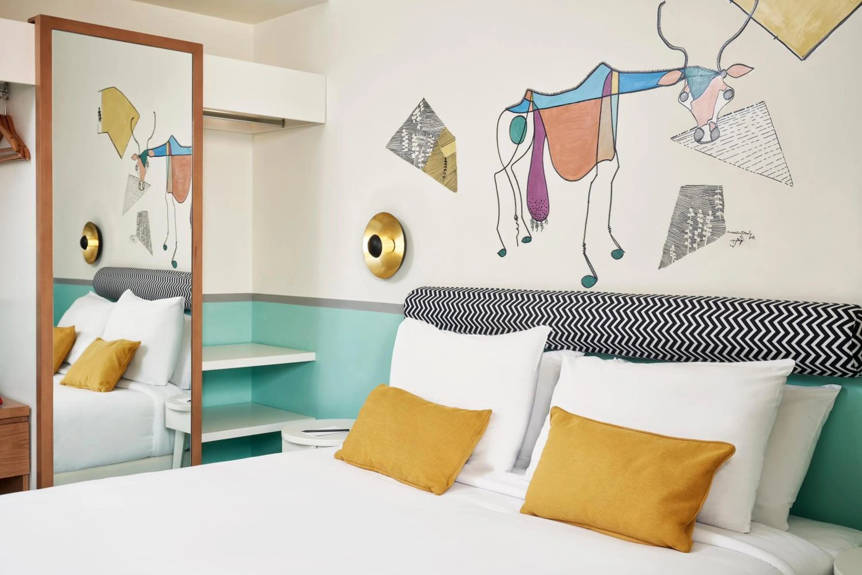 Photo of the whole room, Bed in Turtle's Inn Hotel