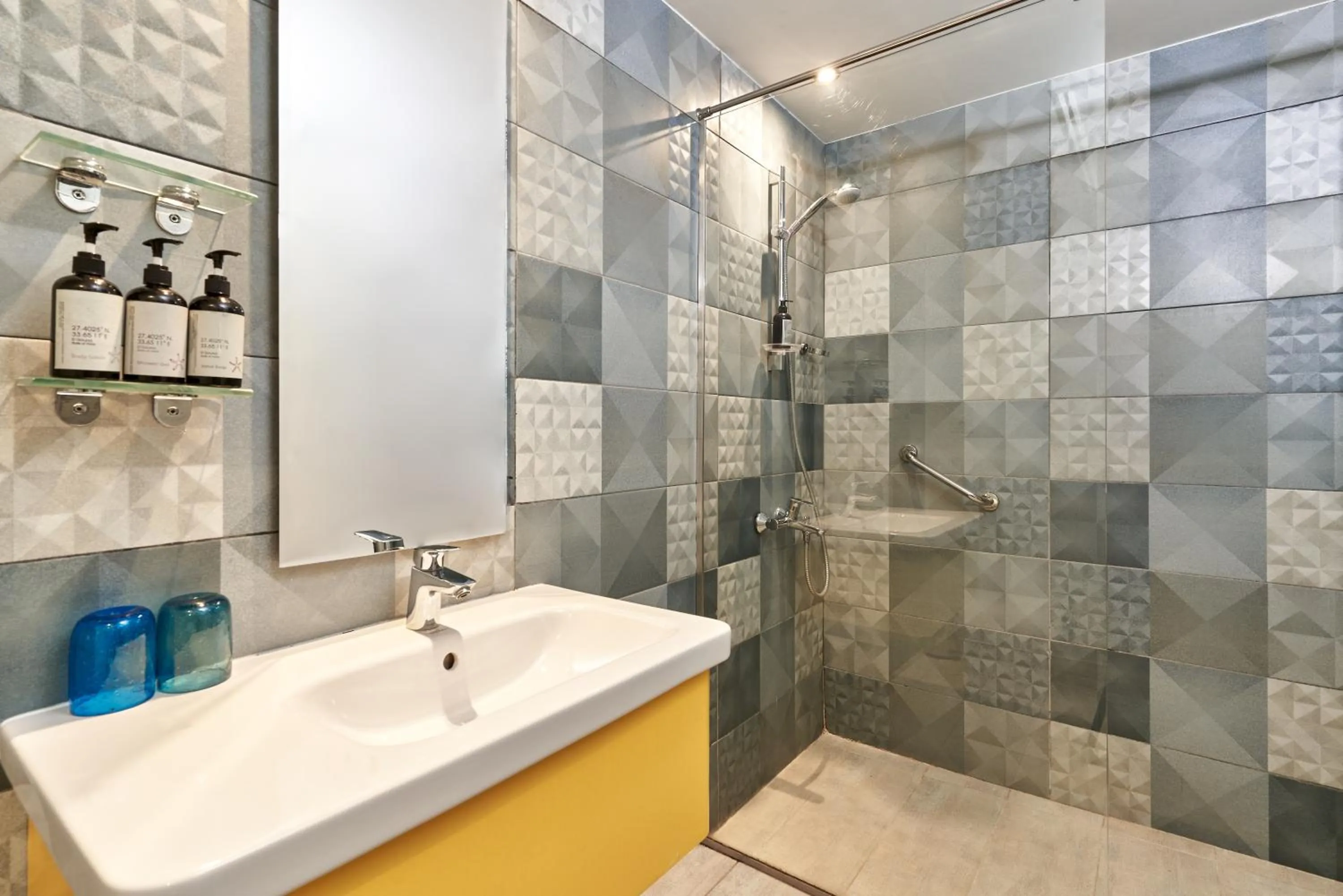 Bathroom in Turtle's Inn Hotel