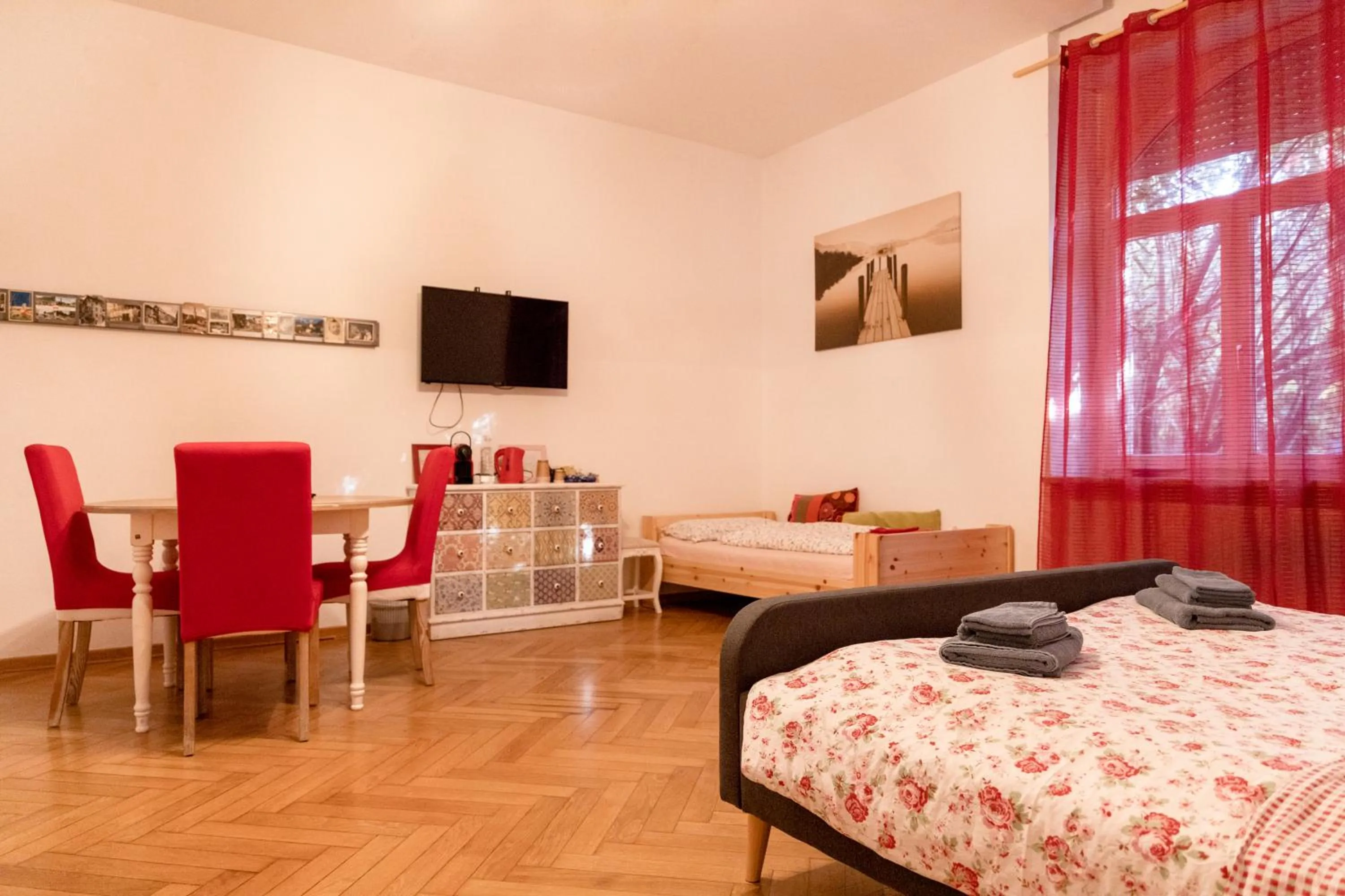 Photo of the whole room, Bed in Bolzano Rooms