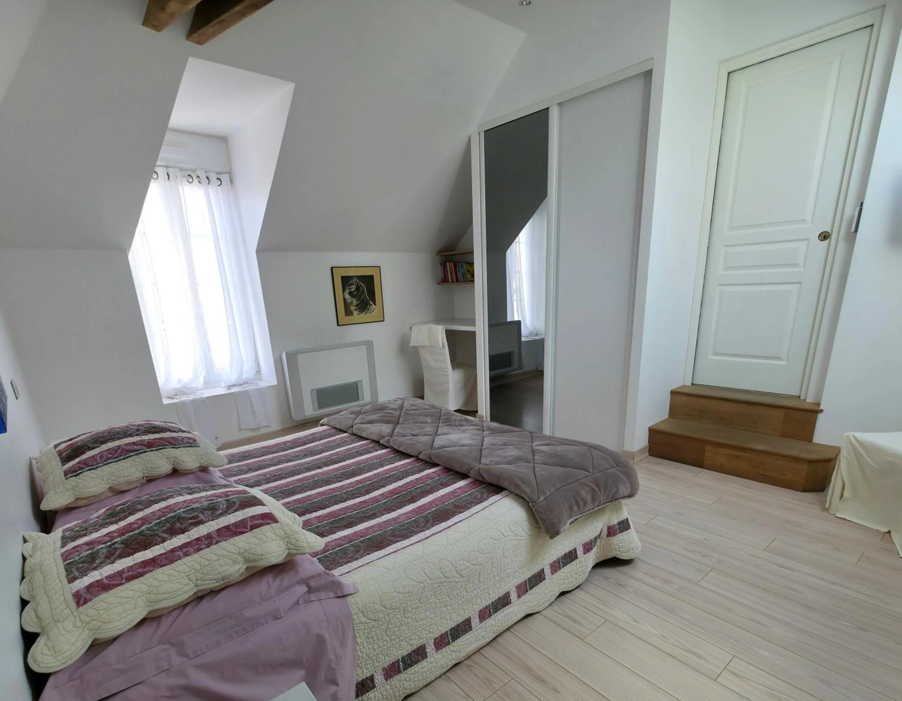 Bedroom, Bed in La Grouas