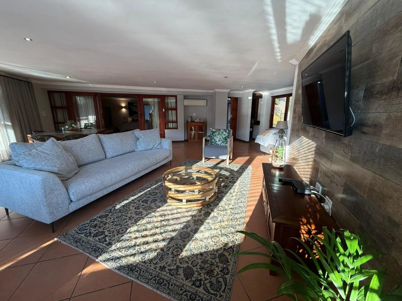 Bambuu Lakeside Lodge