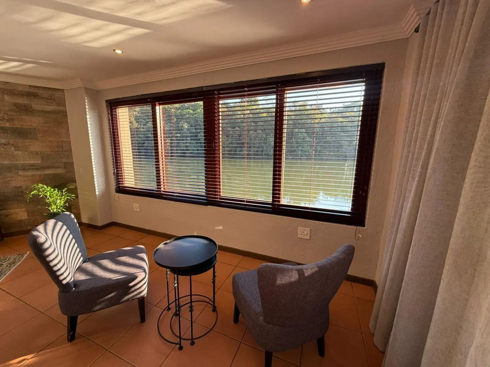 Bambuu Lakeside Lodge