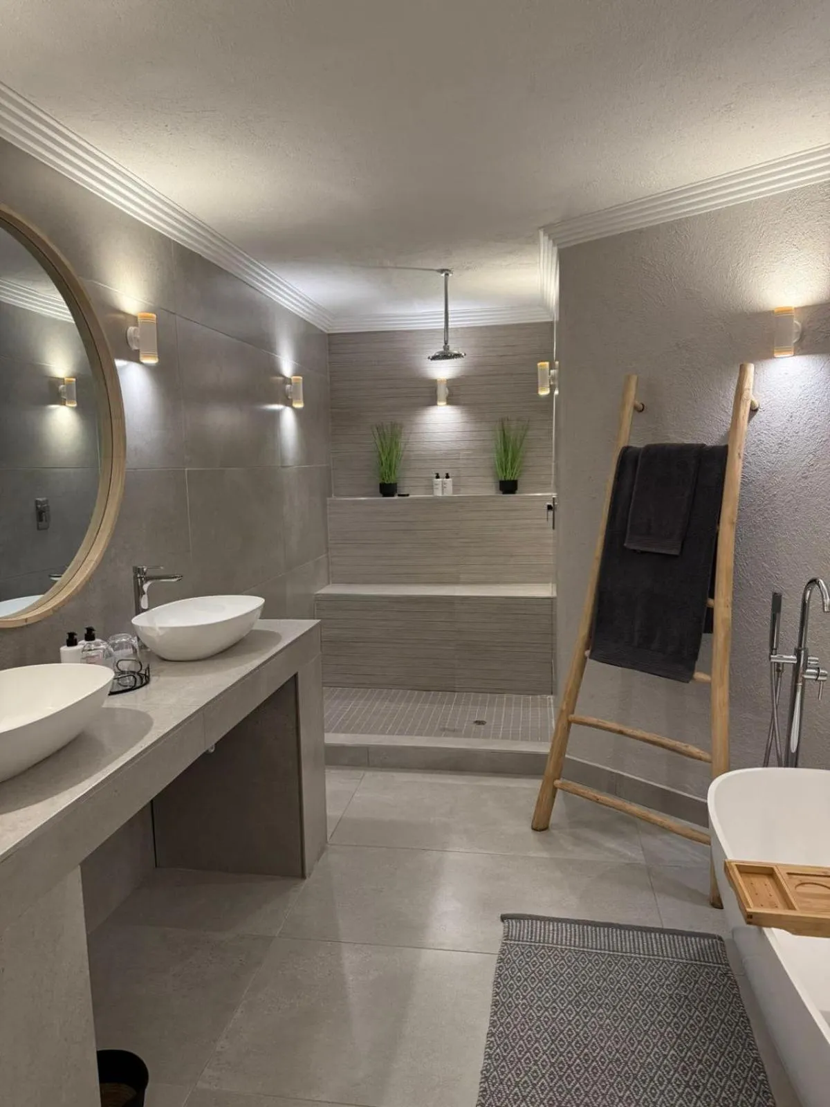 Bambuu Lakeside Lodge