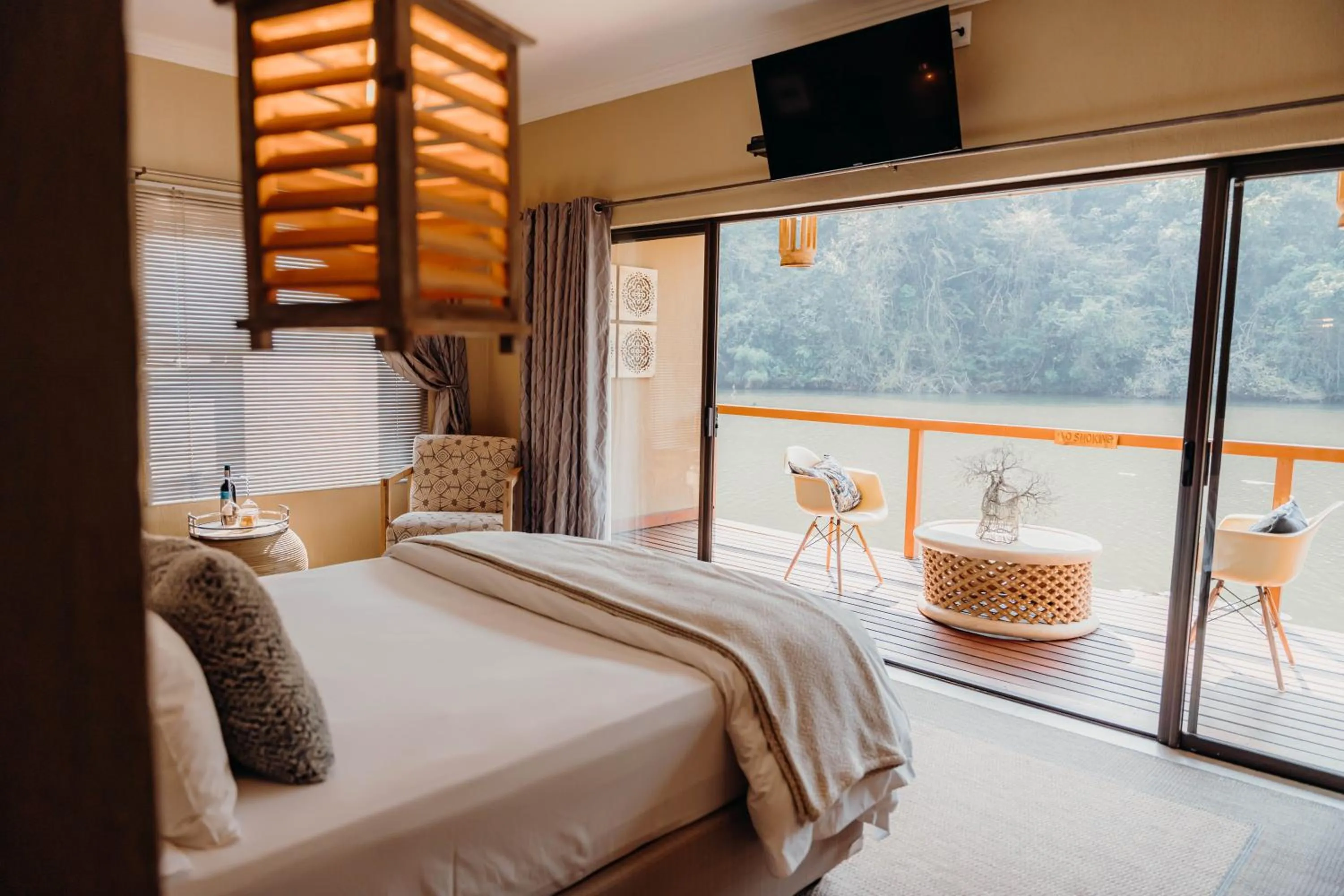 TV and multimedia, Bed in Bambuu Lakeside Lodge