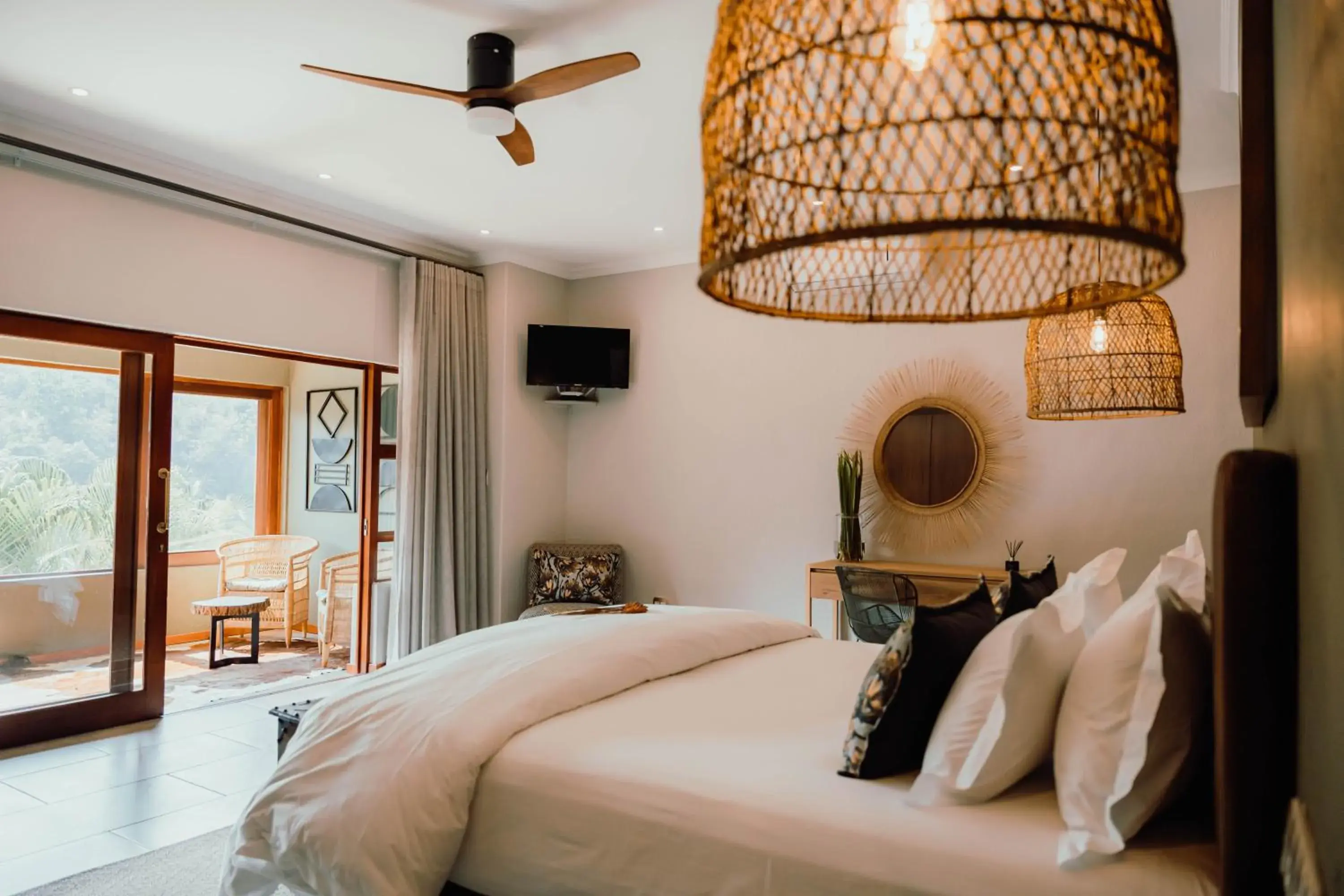 Double Room in Bambuu Lakeside Lodge Double Room in Bambuu Lakeside Lodge