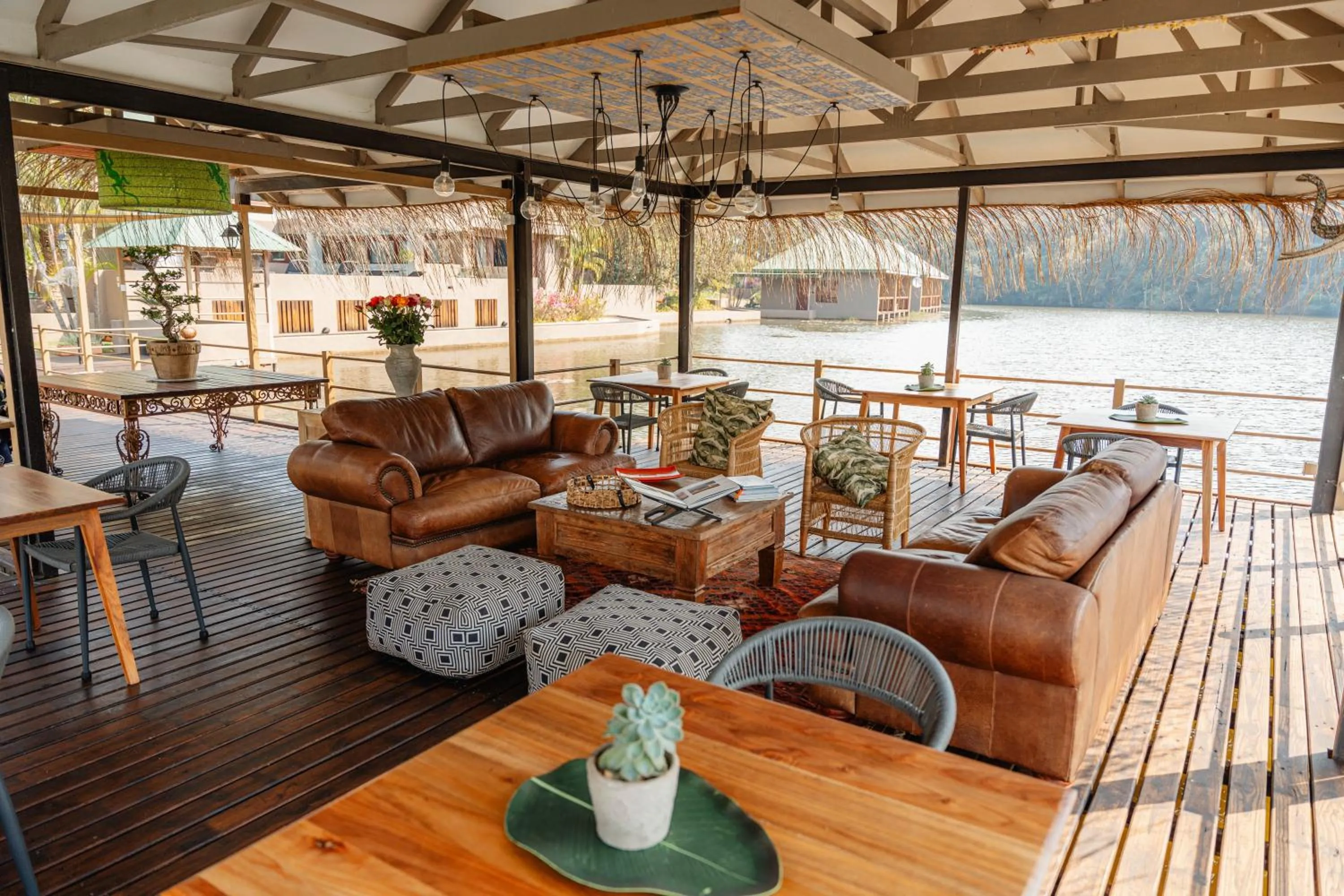 Restaurant/places to eat in Bambuu Lakeside Lodge