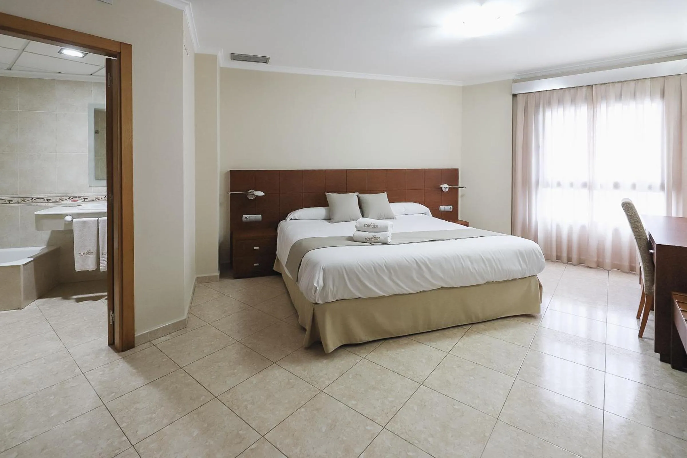 Photo of the whole room, Bed in Nou Avenida