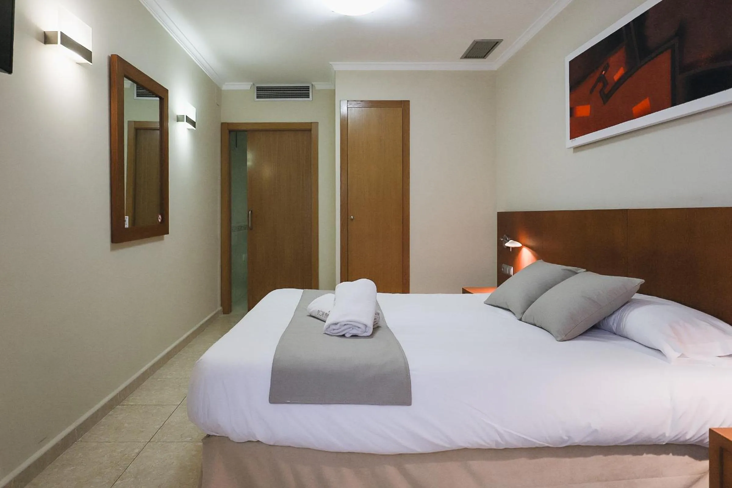 Photo of the whole room, Bed in Nou Avenida