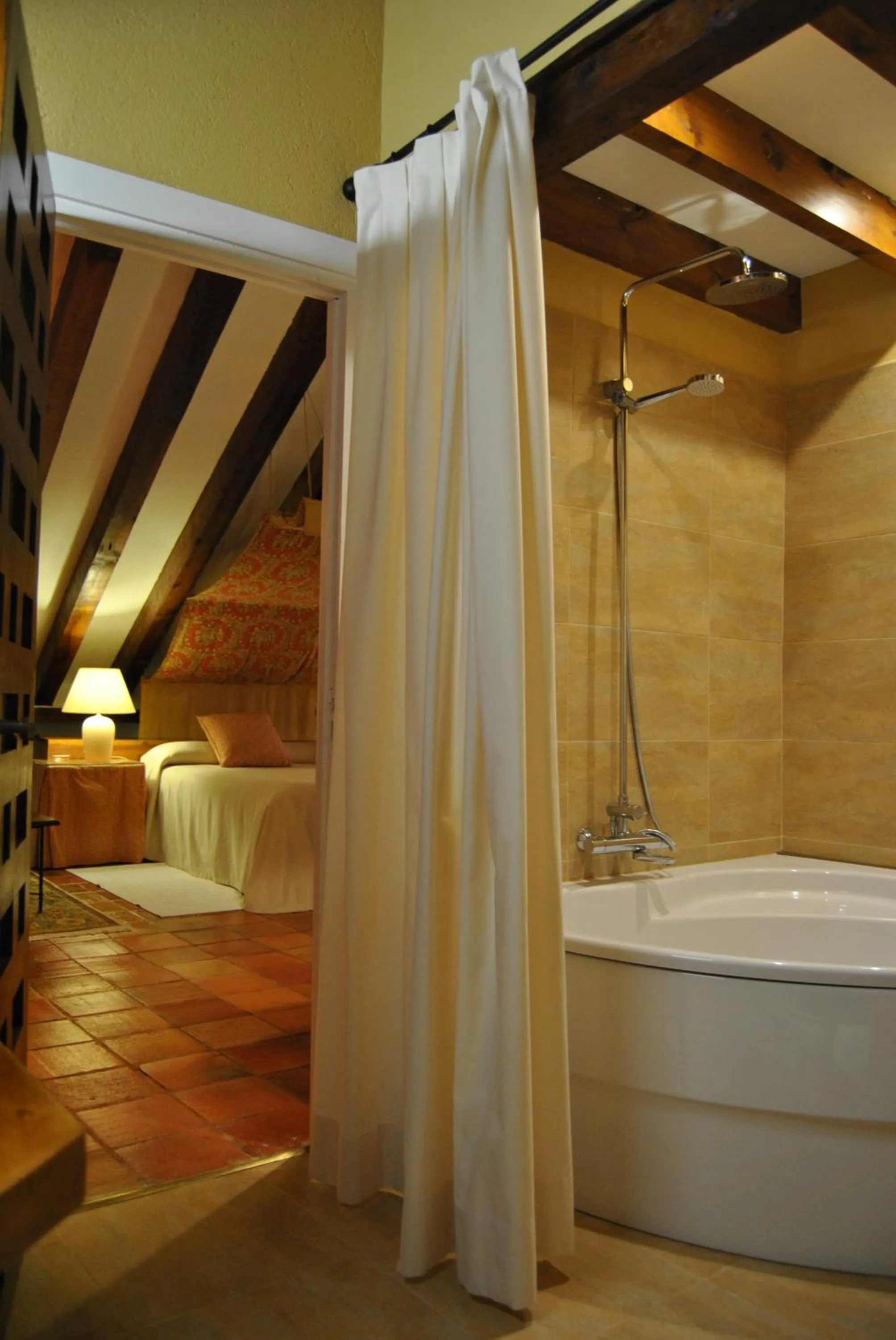 Bathroom, Bed in El Hotel De La Villa