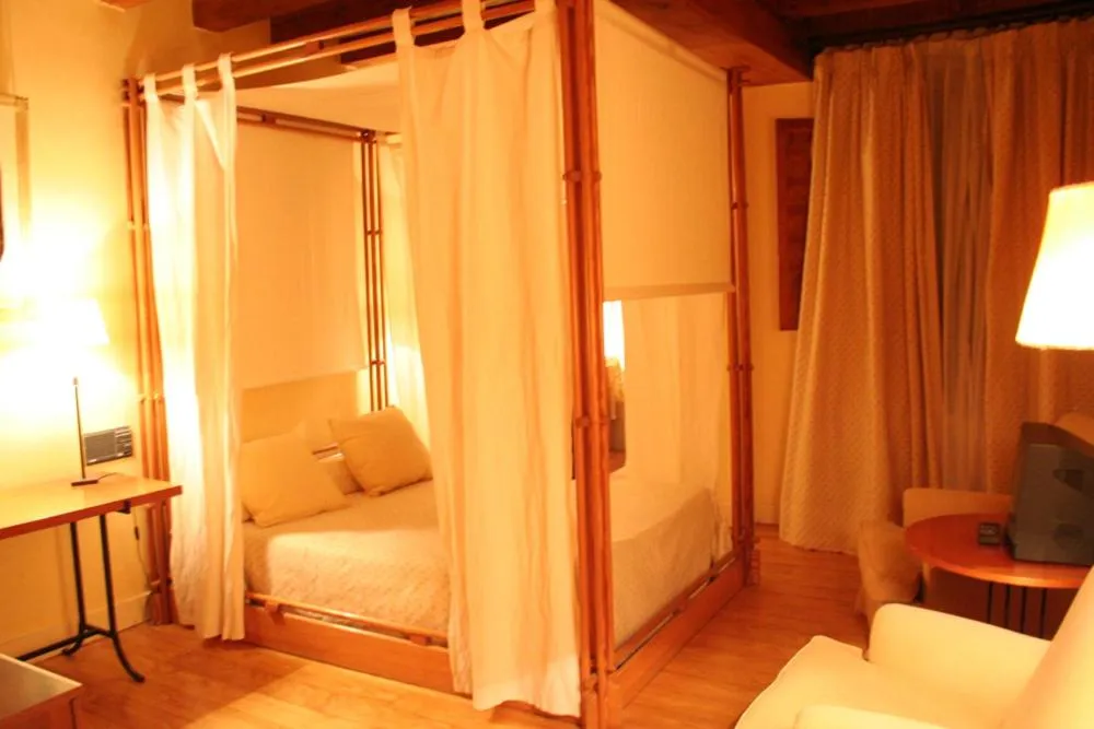Photo of the whole room, Bed in El Hotel De La Villa