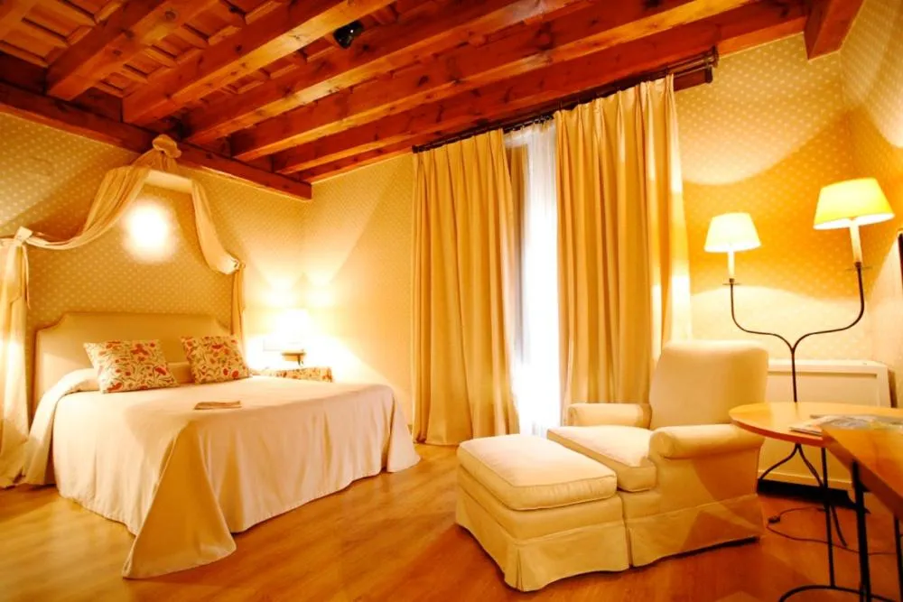 Day, Bed in El Hotel De La Villa