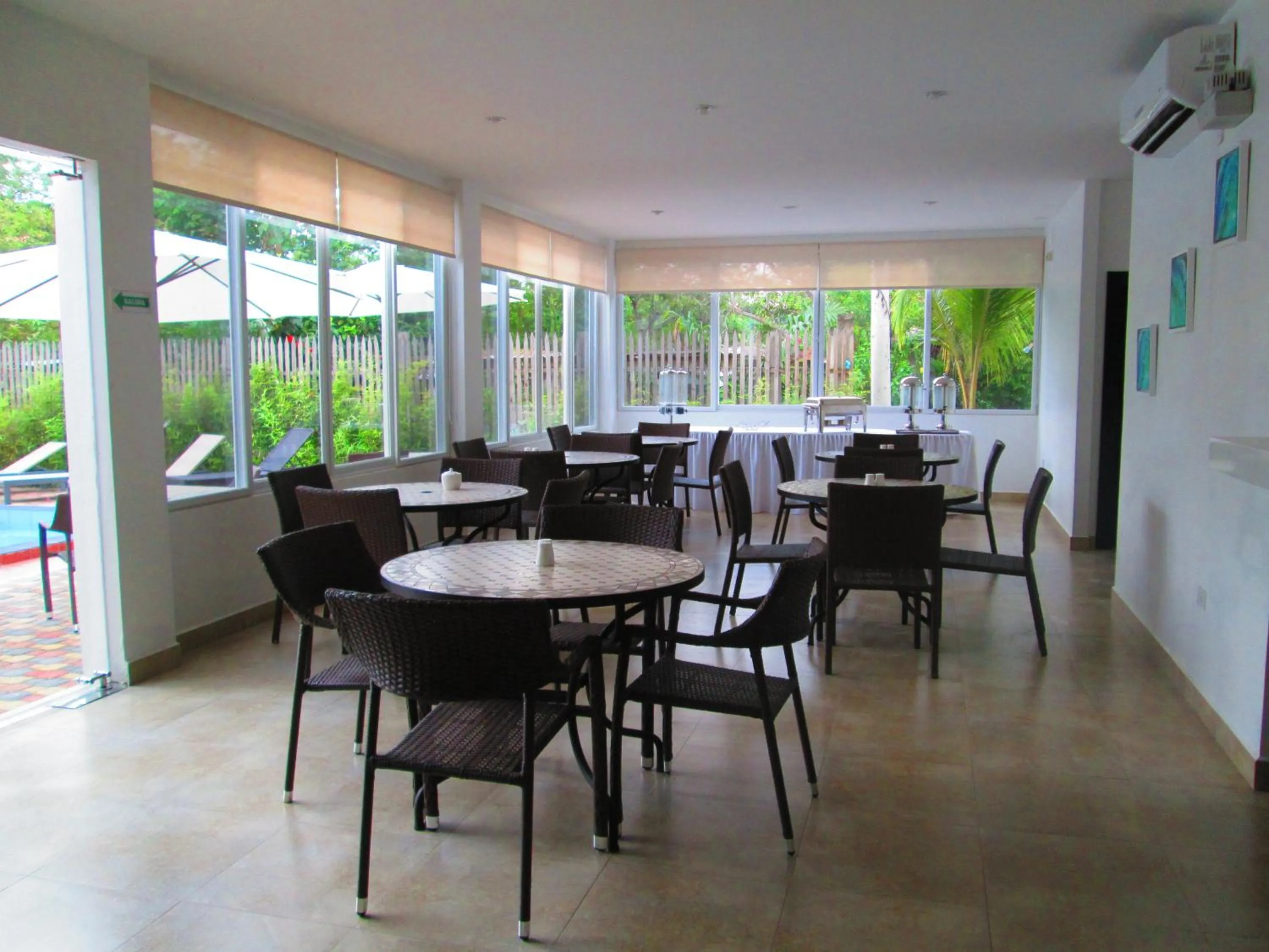 Restaurant/places to eat in Ocean Blue Hotel