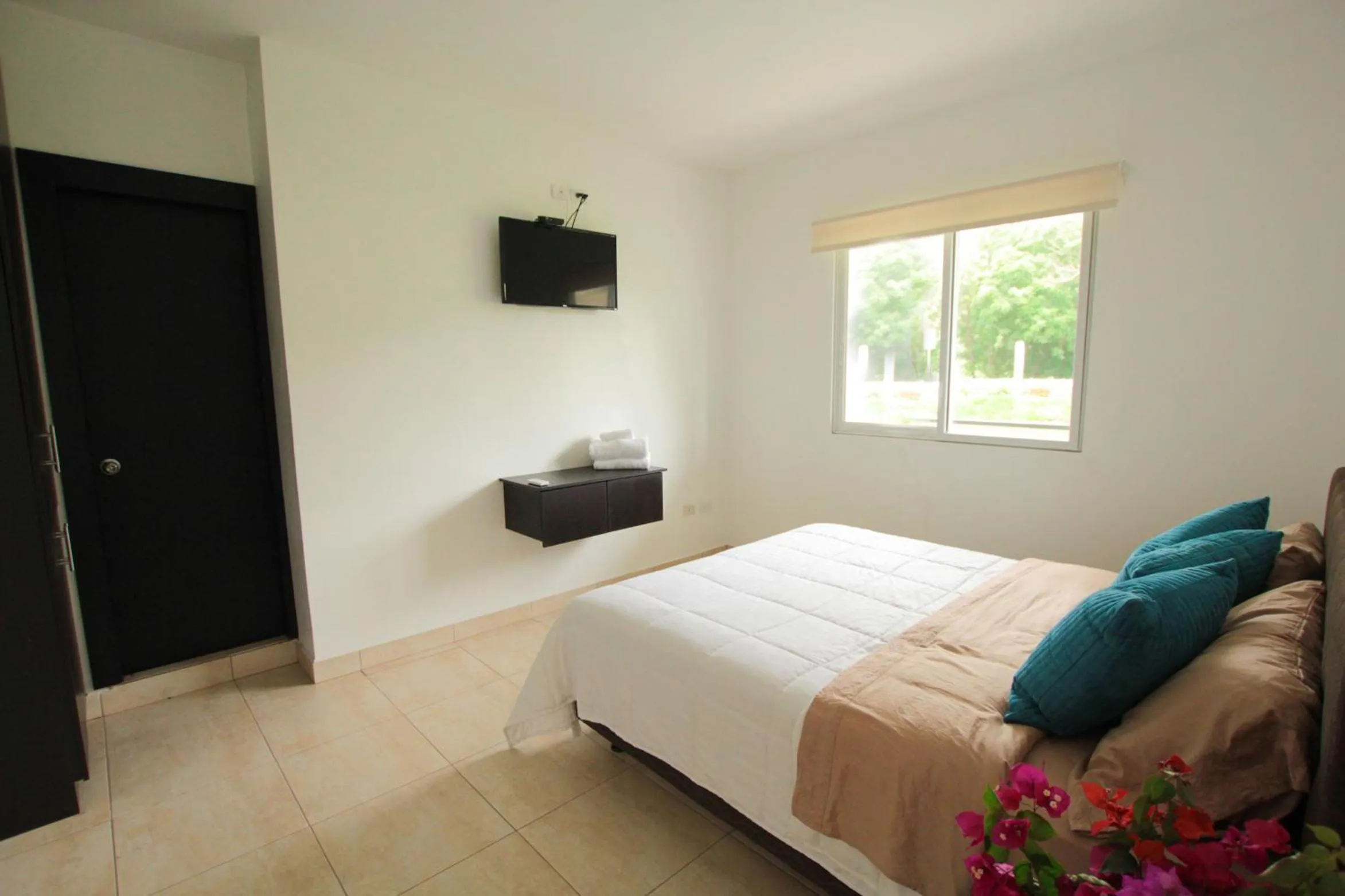 Day, Bed in Ocean Blue Hotel