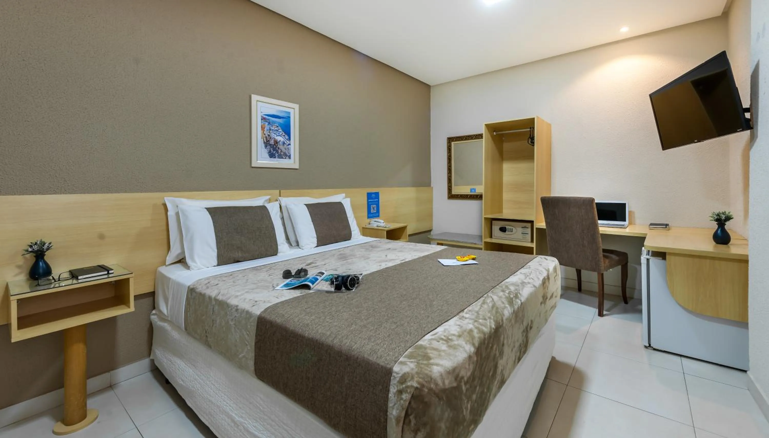 Bed in Hotel Olympia