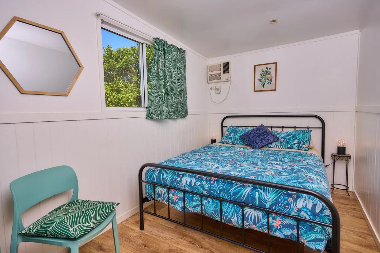 Bedroom, Bed in On The Wallaby Eco Lodge