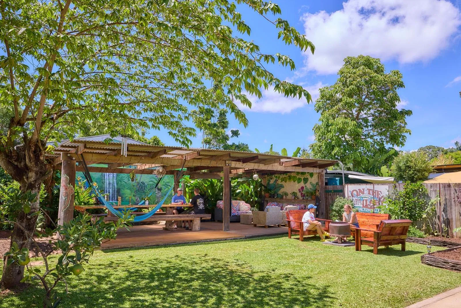 Communal lounge/ TV room in On The Wallaby Eco Lodge