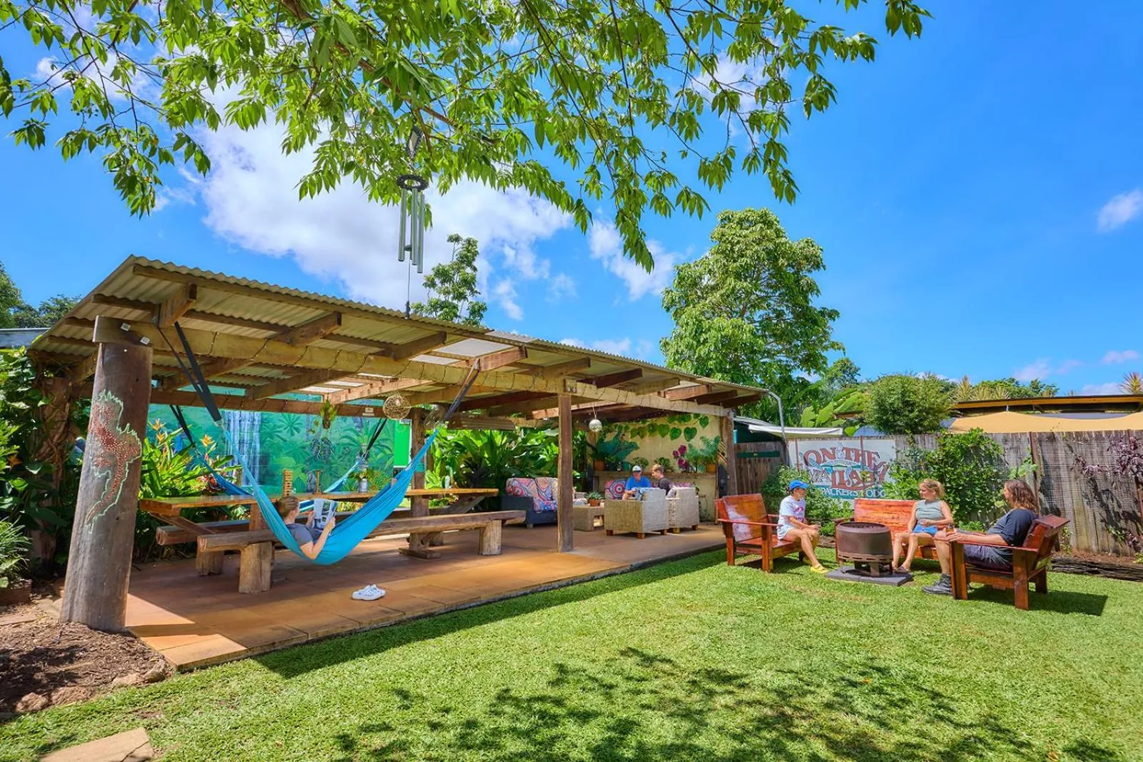 Communal lounge/ TV room in On The Wallaby Eco Lodge