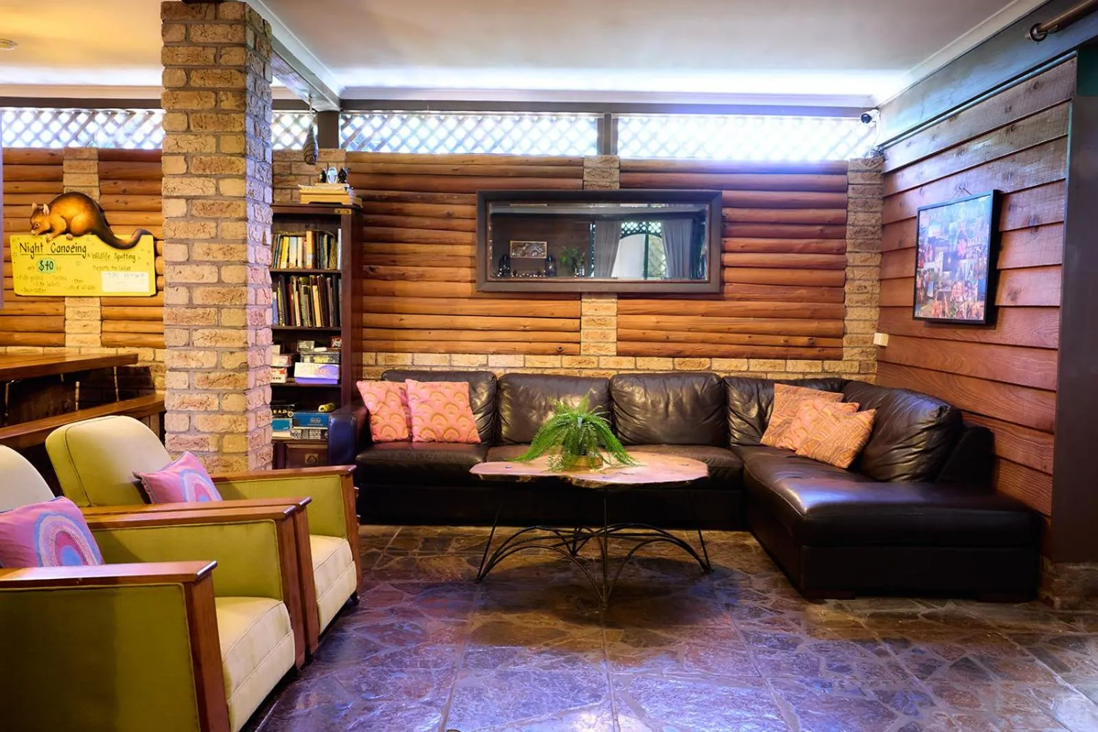 Communal lounge/ TV room in On The Wallaby Eco Lodge