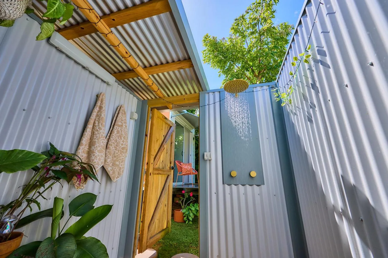 Shower in On The Wallaby Eco Lodge