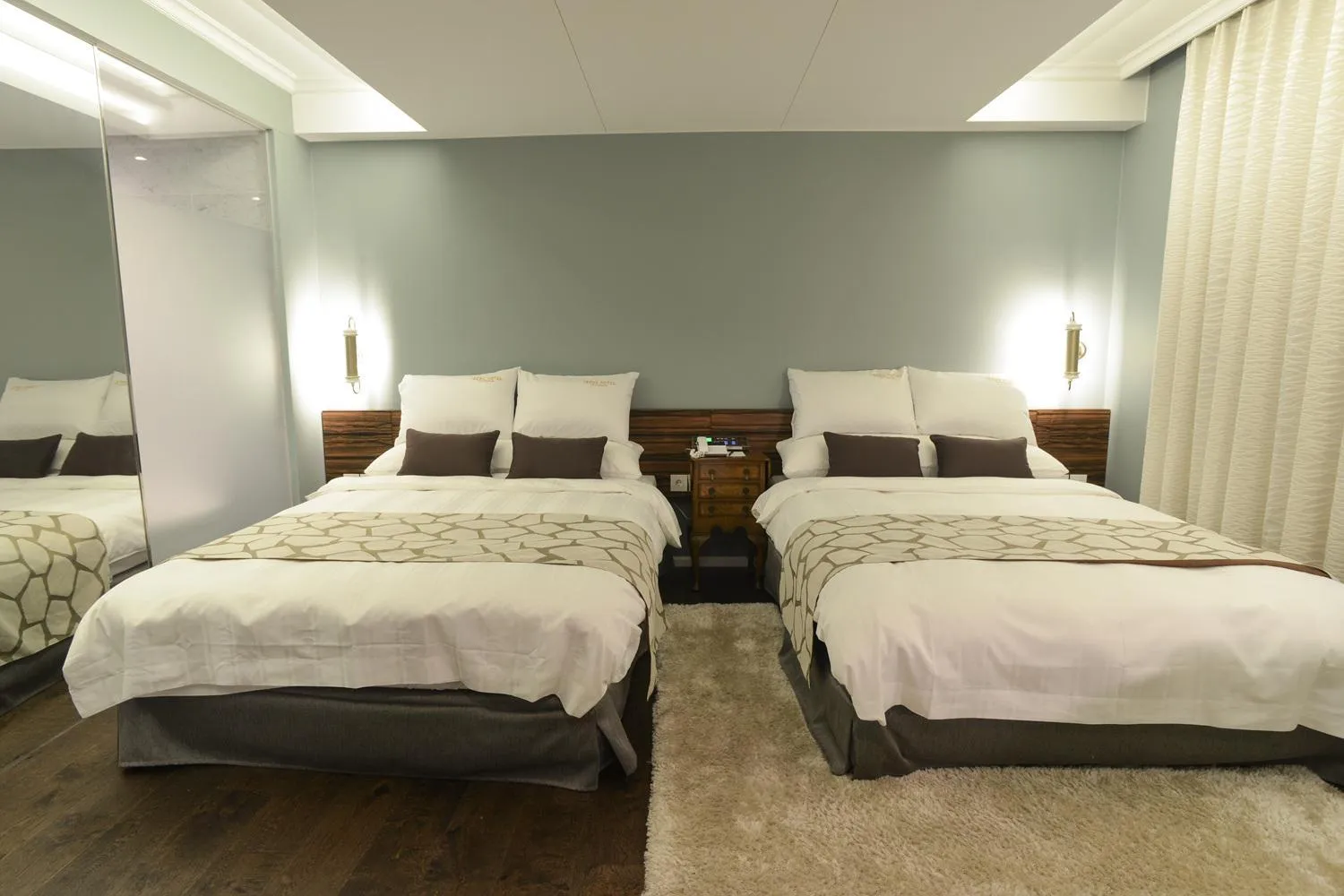 Photo of the whole room, Bed in Hotel Matthieu Yeosu