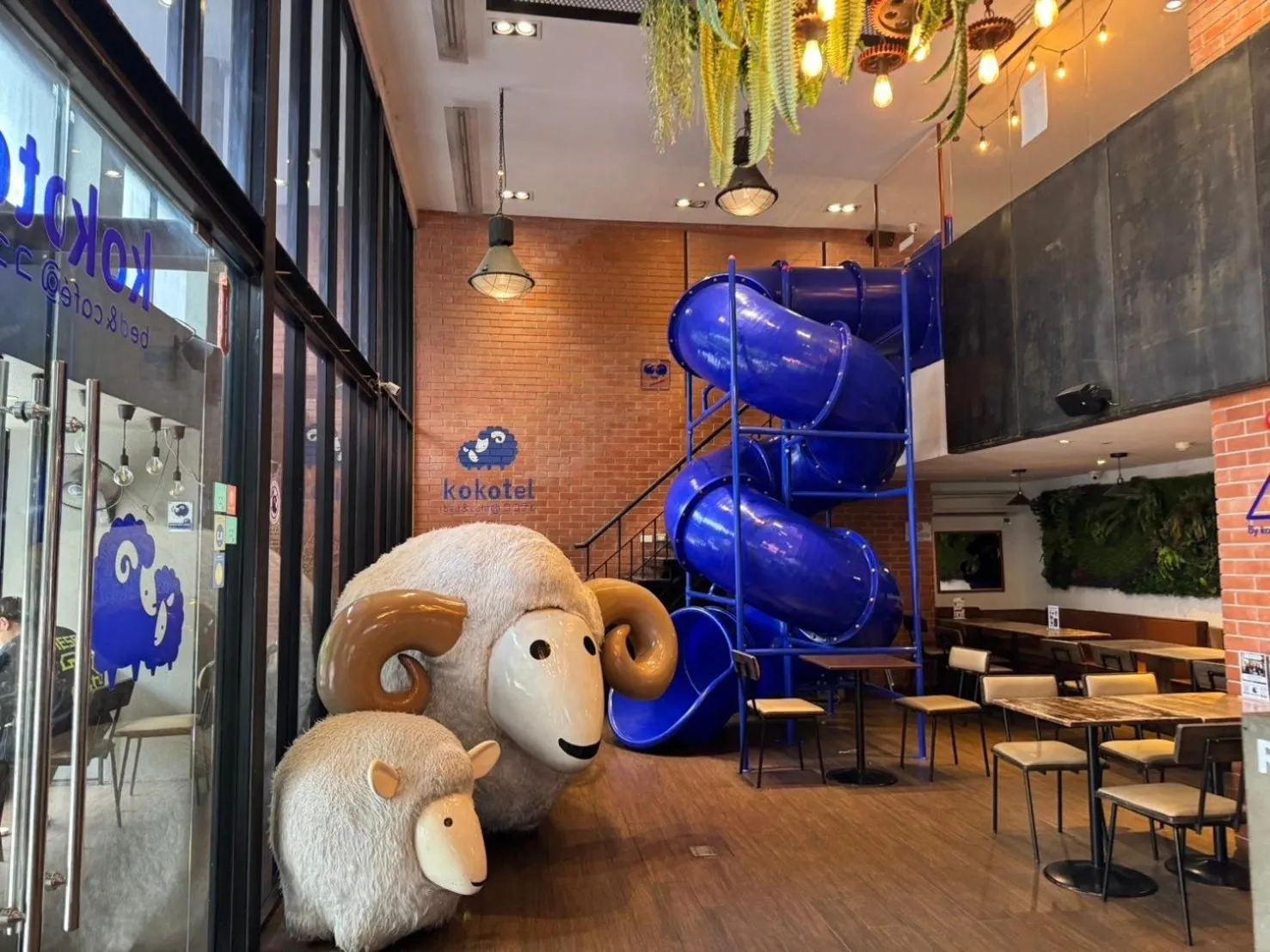 Restaurant/places to eat in Kokotel Bangkok Surawong