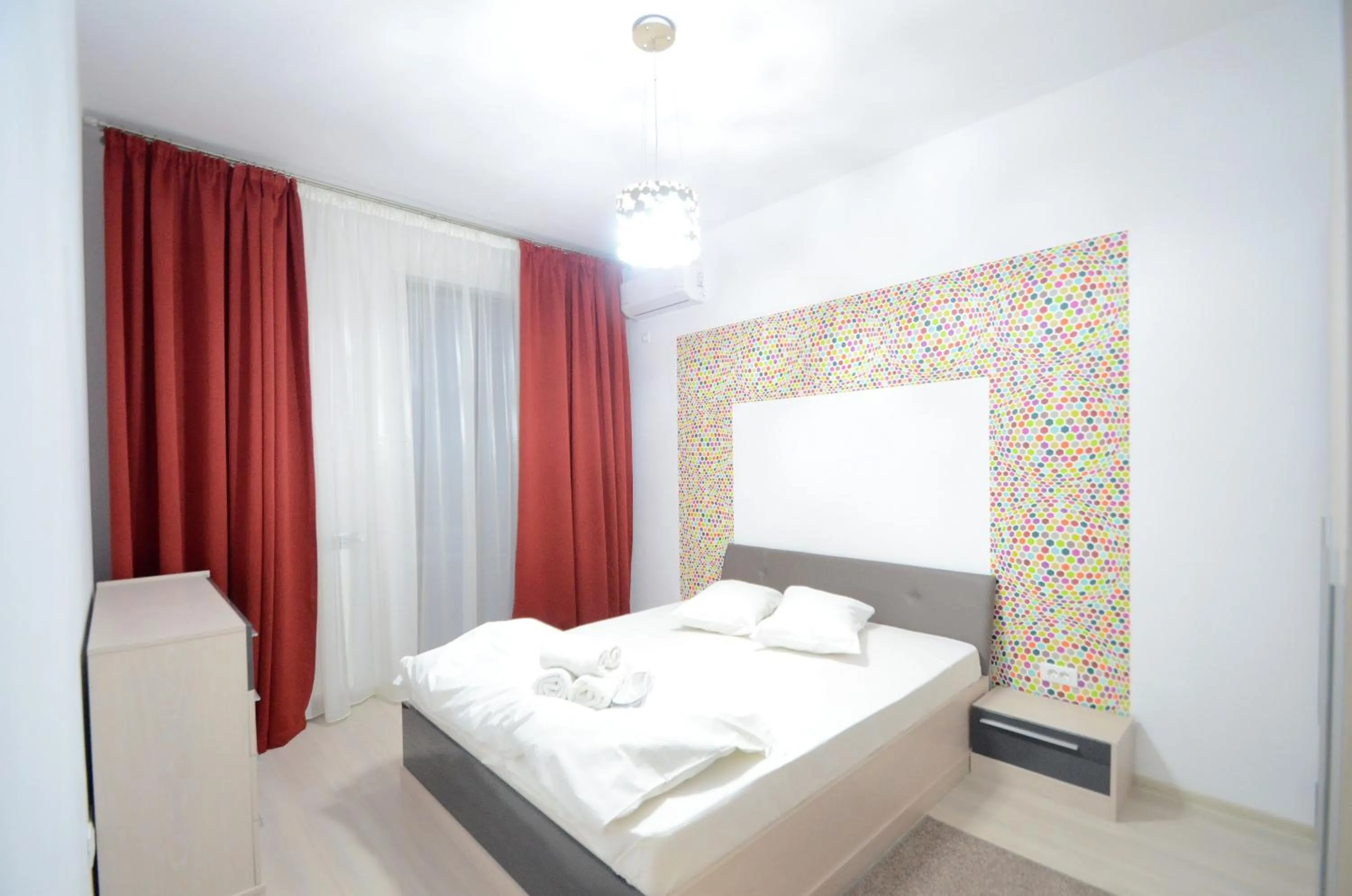 Bedroom, Bed in Uptown Residence Apartments