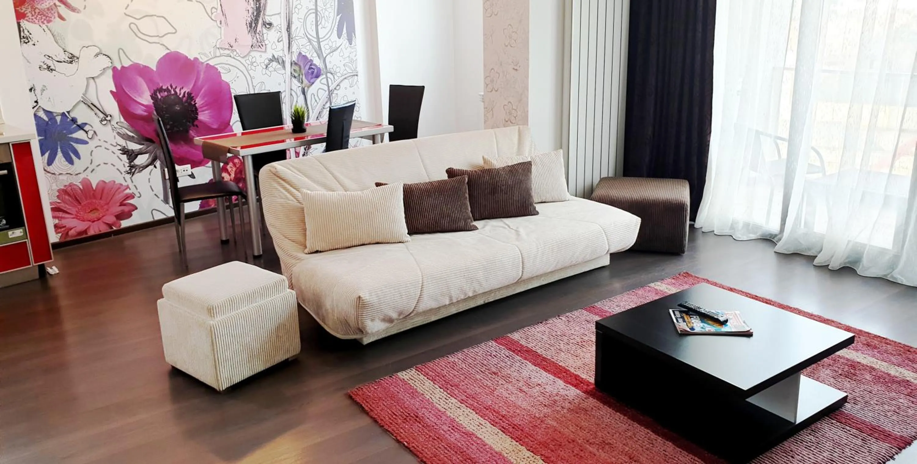 Living room in Uptown Residence Apartments