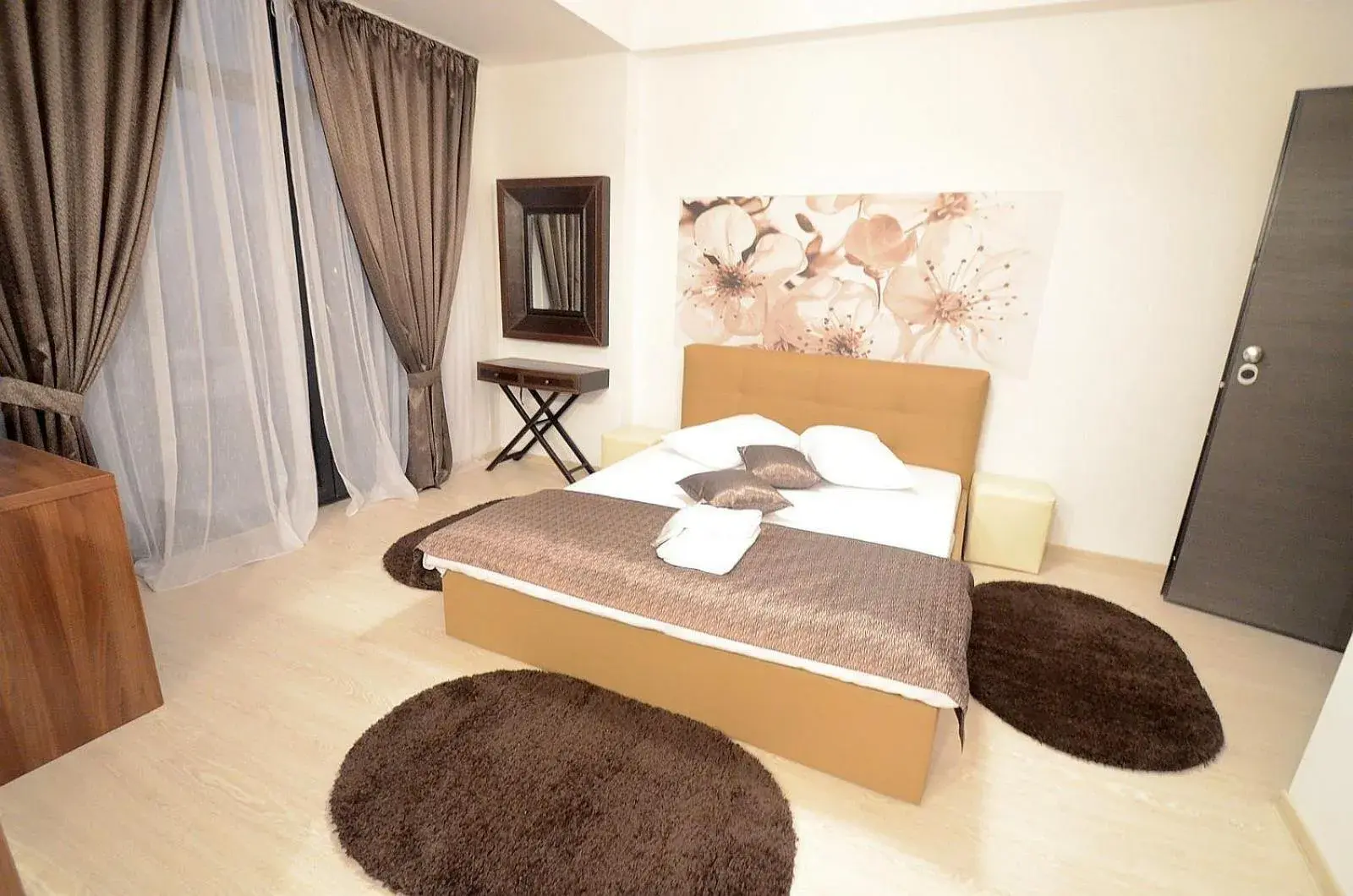 Bed in Uptown Residence Apartments Bed in Uptown Residence Apartments